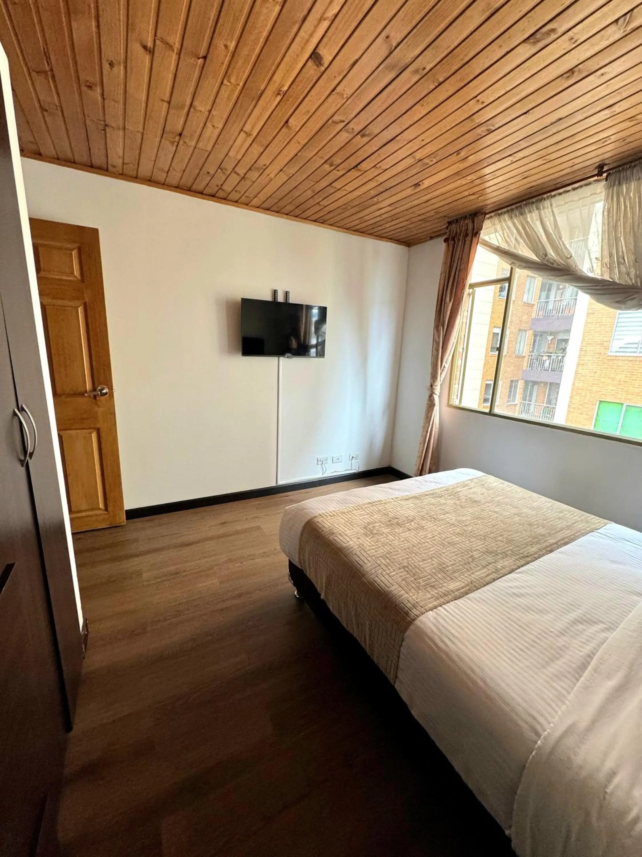 Bedroom, Bed in Oporto 83