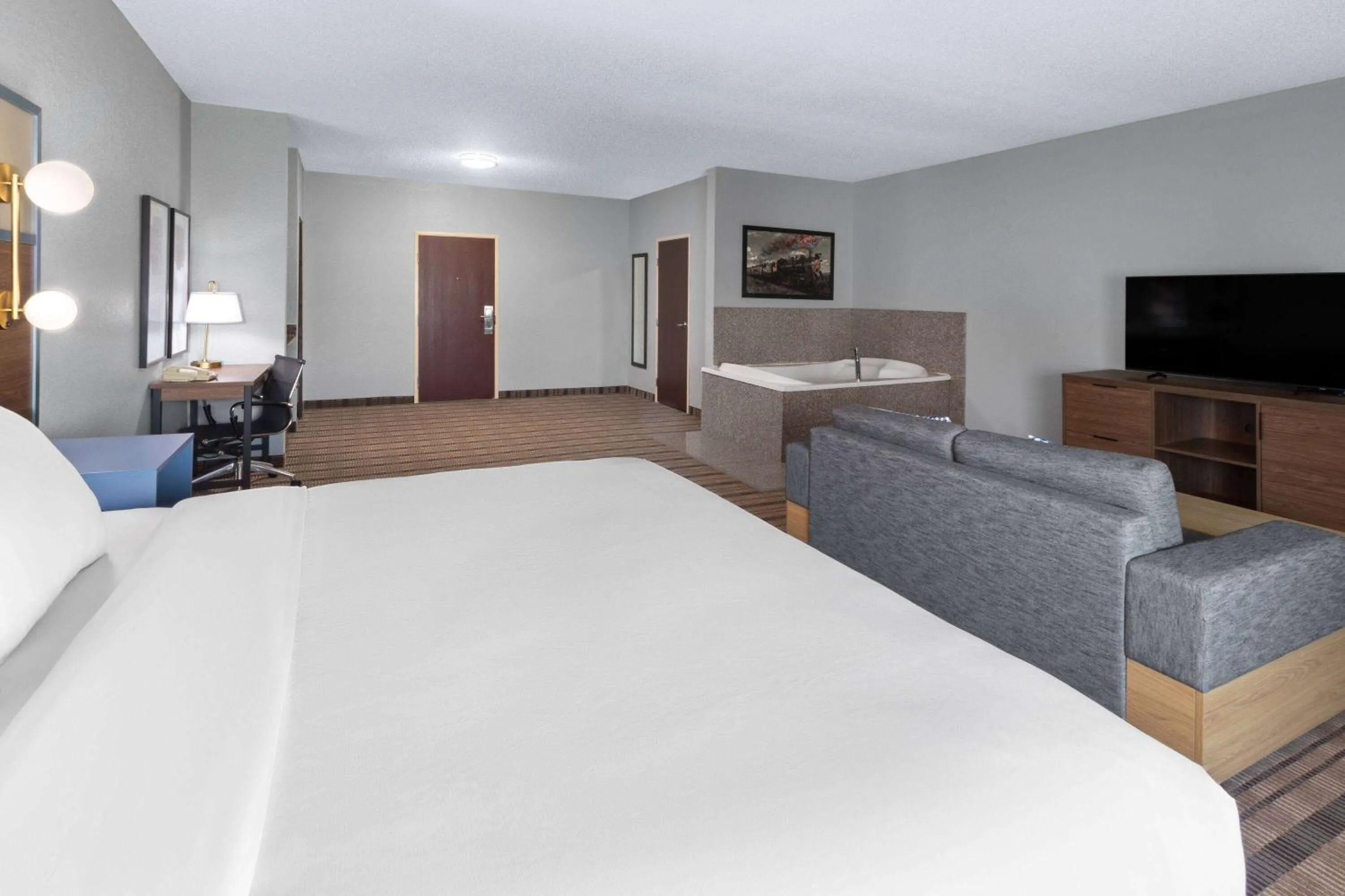 Bath, Bed in AmericInn by Wyndham Grinnell