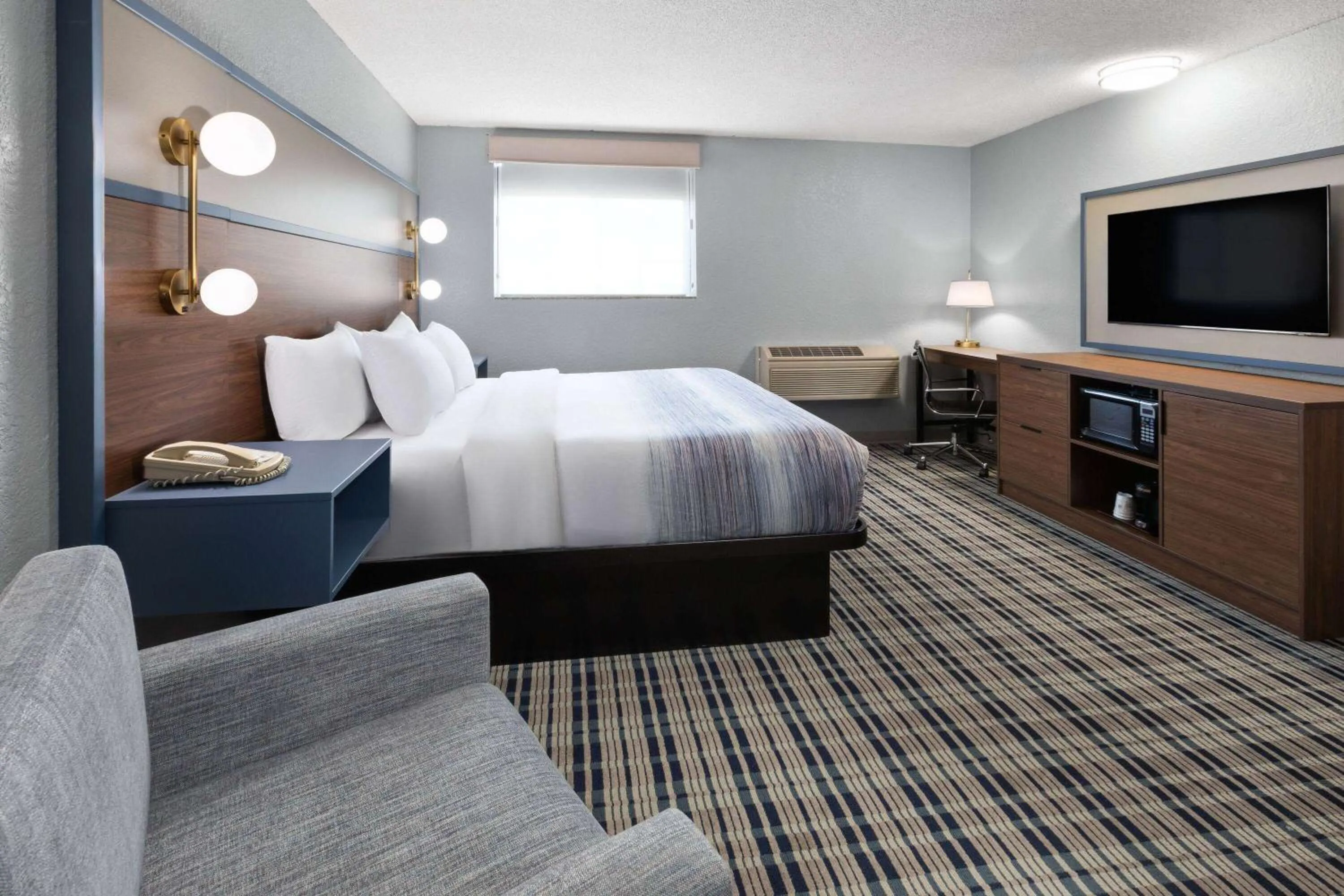 Photo of the whole room, Bed in AmericInn by Wyndham Grinnell