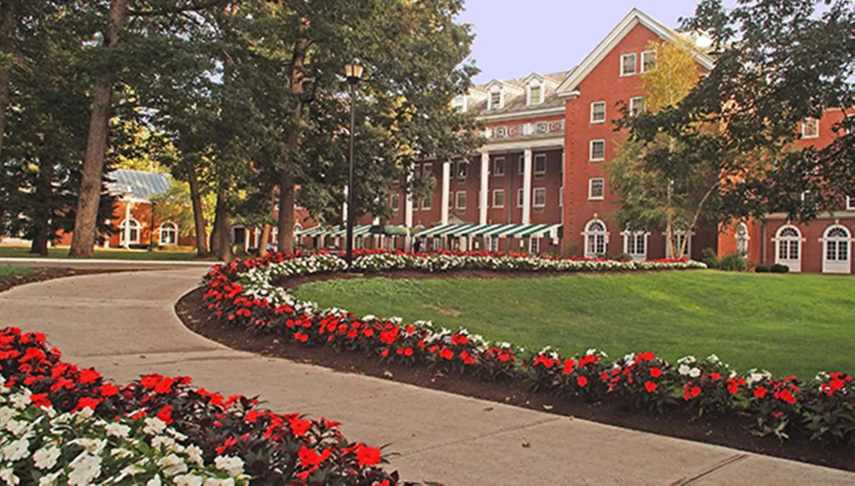 Facade/entrance in Gideon Putnam Resort & Spa