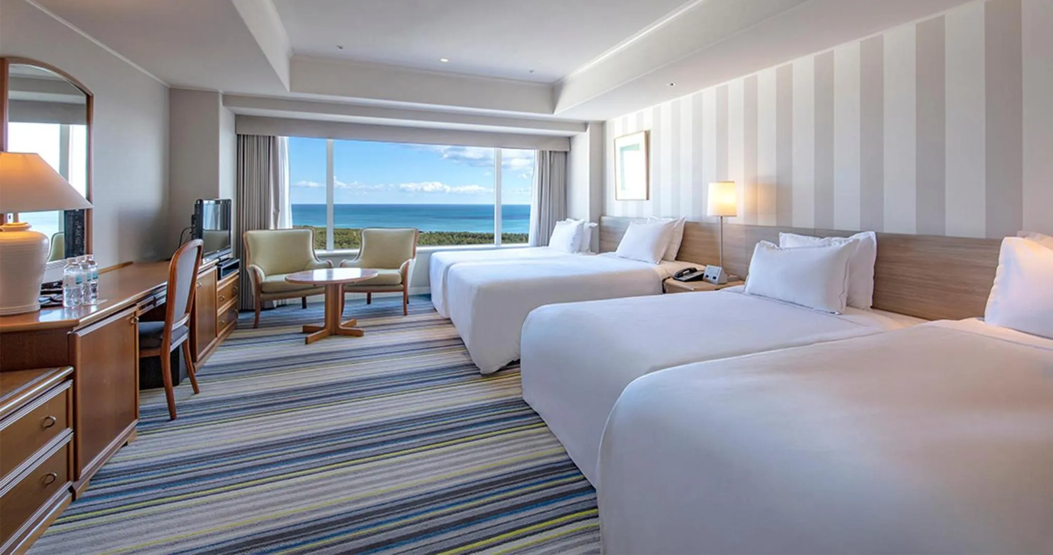 Bed in Phoenix Seagaia Ocean Tower