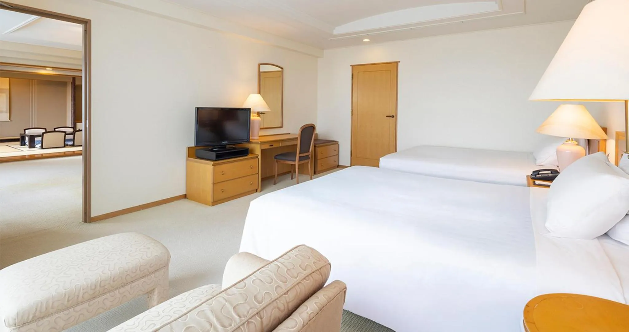 Bed in Phoenix Seagaia Ocean Tower