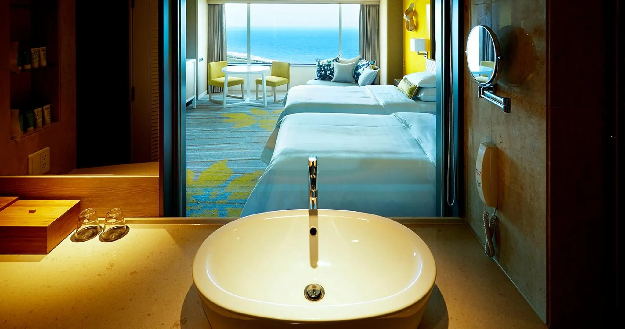 Bed in Phoenix Seagaia Ocean Tower