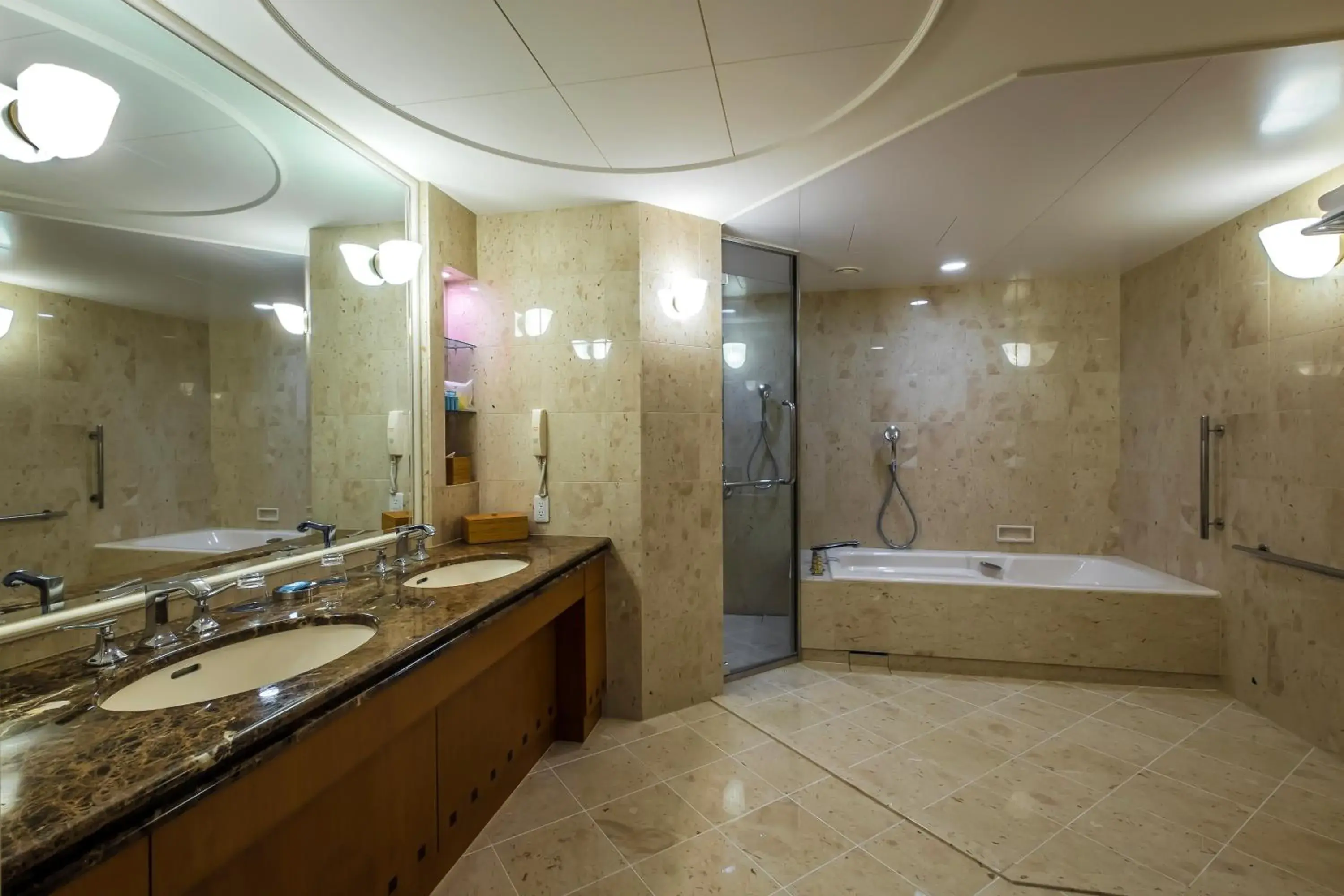 Club Suite Kings Room - single occupancy - Non-Smoking in Phoenix Seagaia Ocean Tower Club Suite Kings Room - single occupancy - Non-Smoking in Phoenix Seagaia Ocean Tower