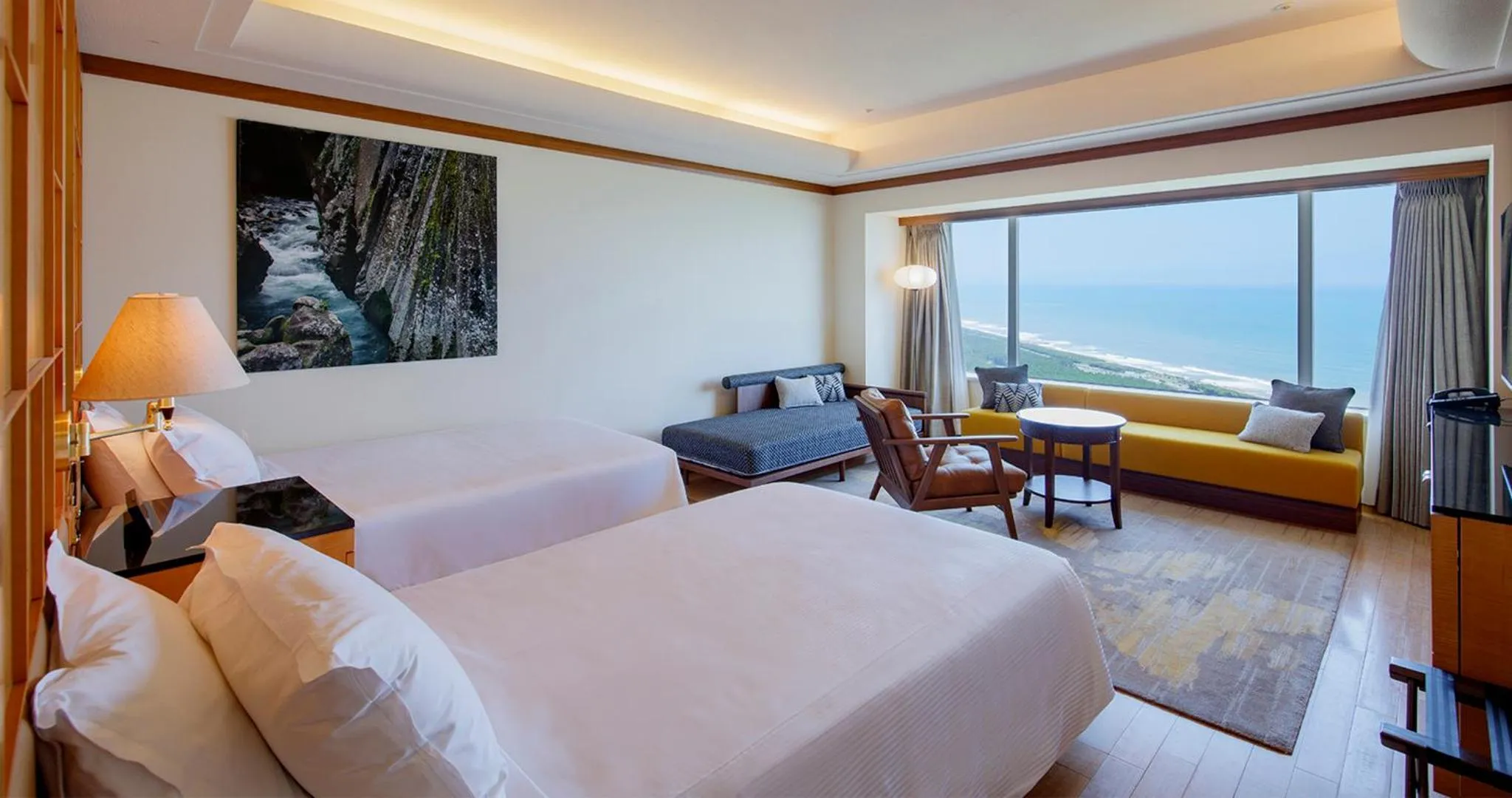 Bed in Phoenix Seagaia Ocean Tower