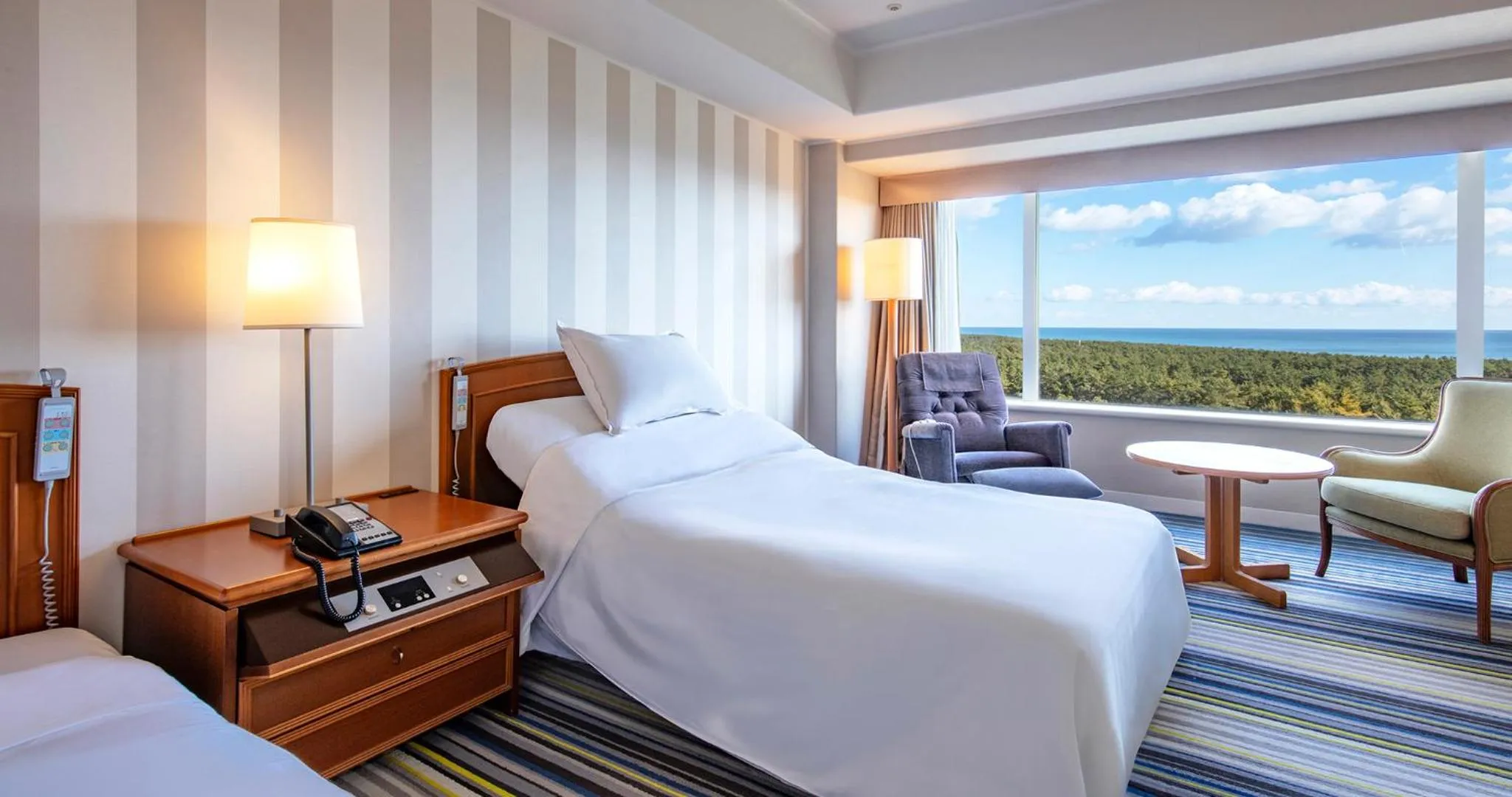 Bed in Phoenix Seagaia Ocean Tower