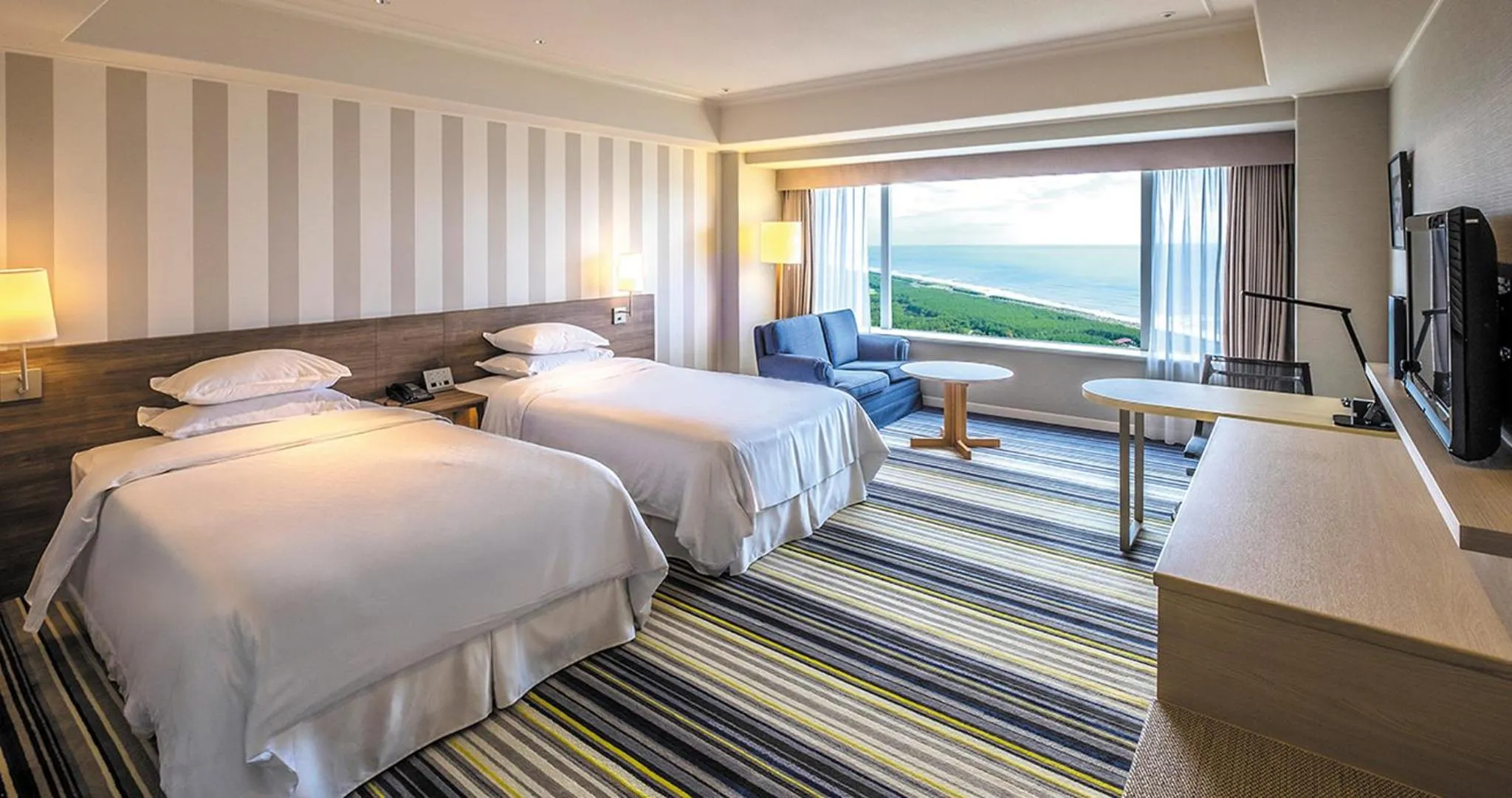 Bed in Phoenix Seagaia Ocean Tower