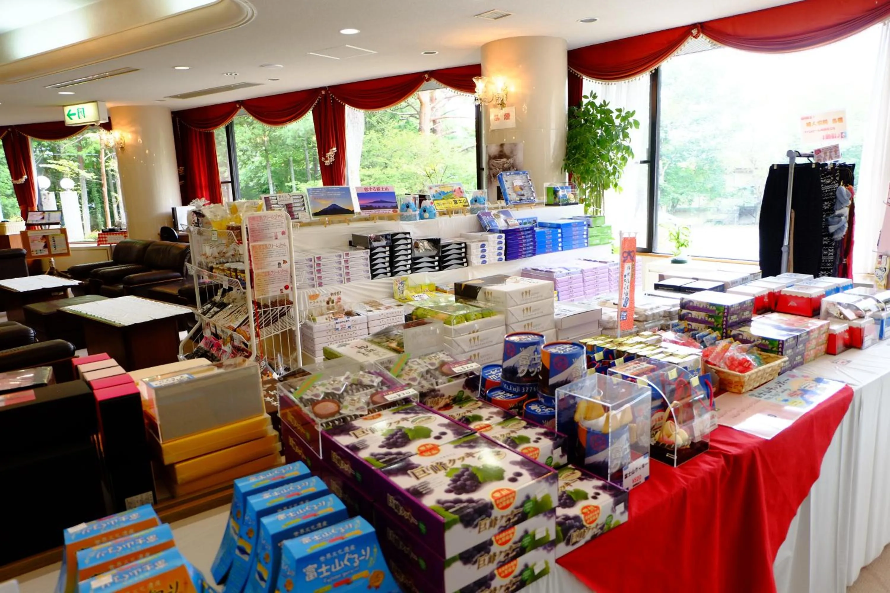 On-site shops in Lake Yamanakako Shuzansou