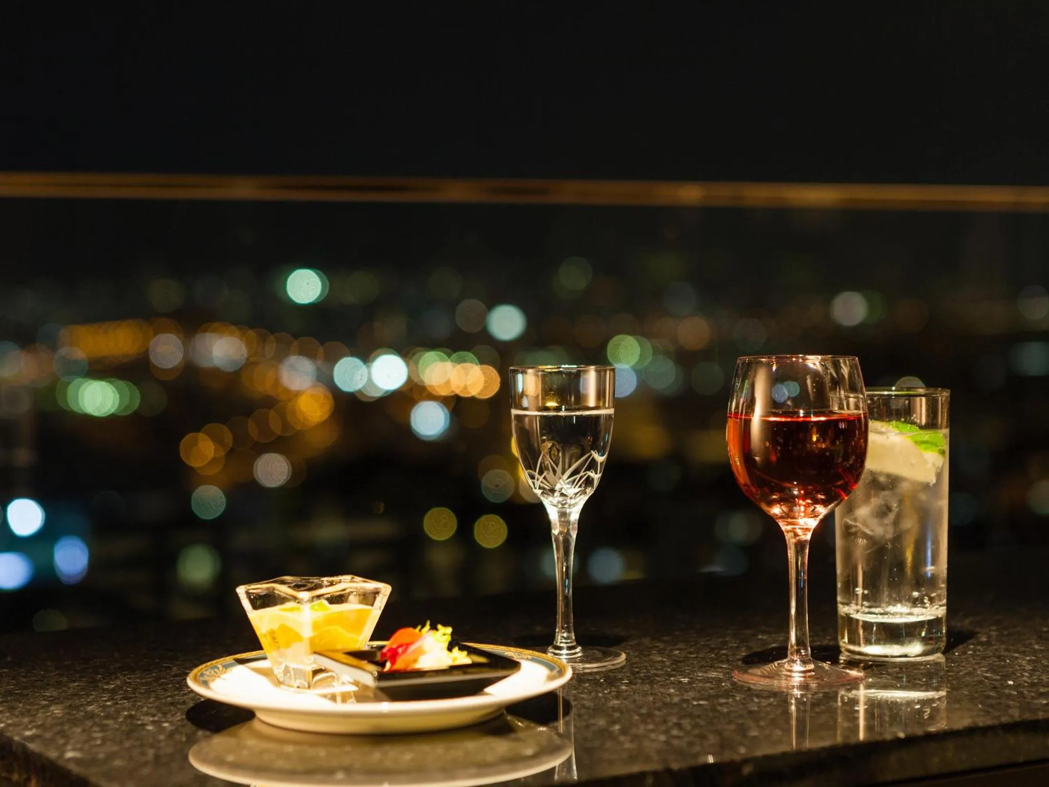 Communal lounge/ TV room in Kobe Bay Sheraton Hotel & Towers