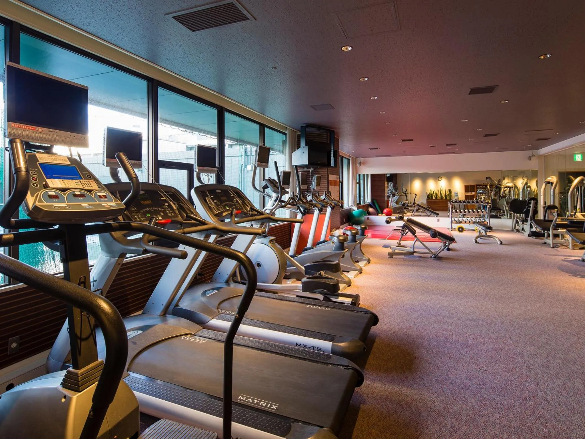 Fitness centre/facilities in Kobe Bay Sheraton Hotel & Towers
