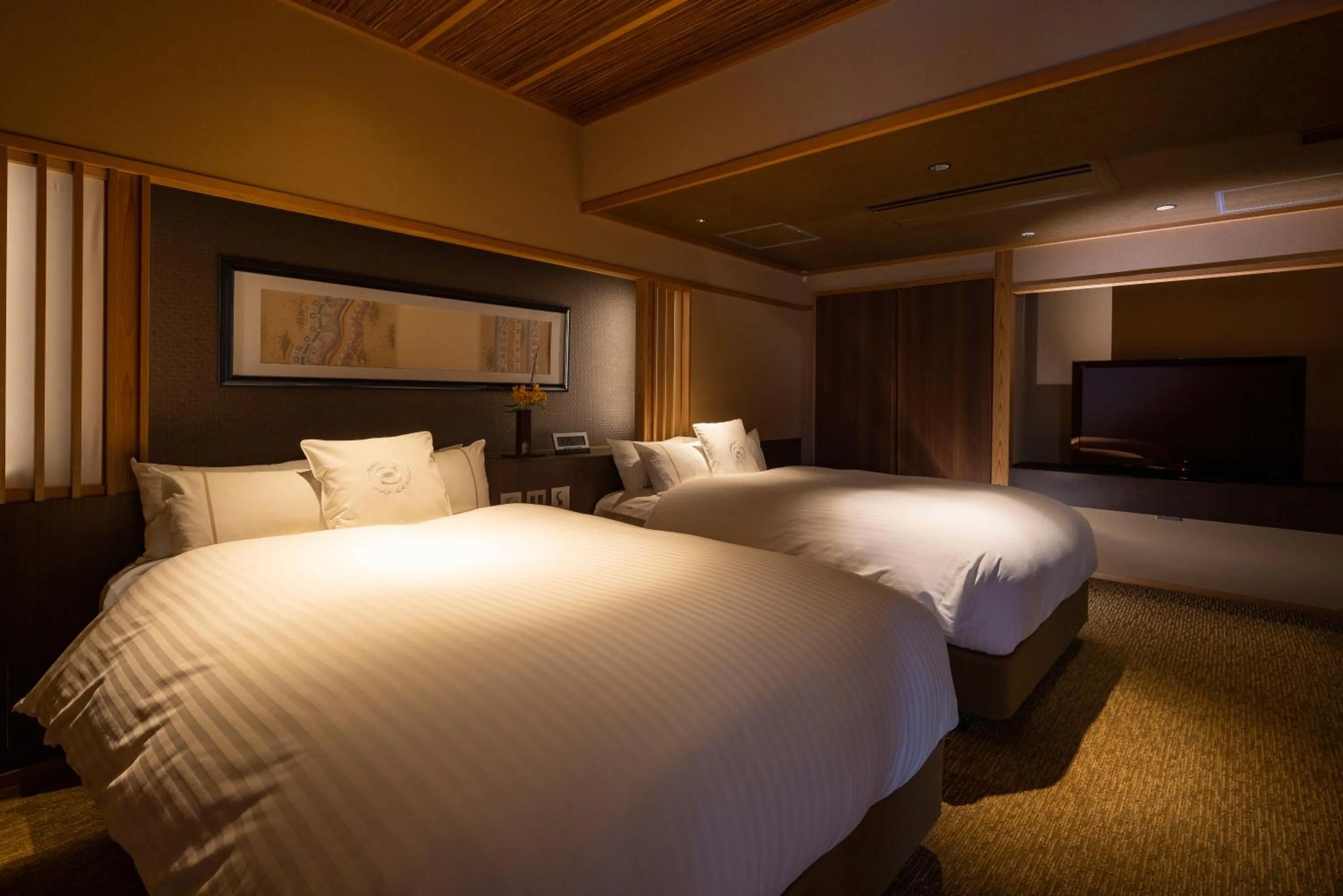 Photo of the whole room, Bed in Kobe Bay Sheraton Hotel & Towers