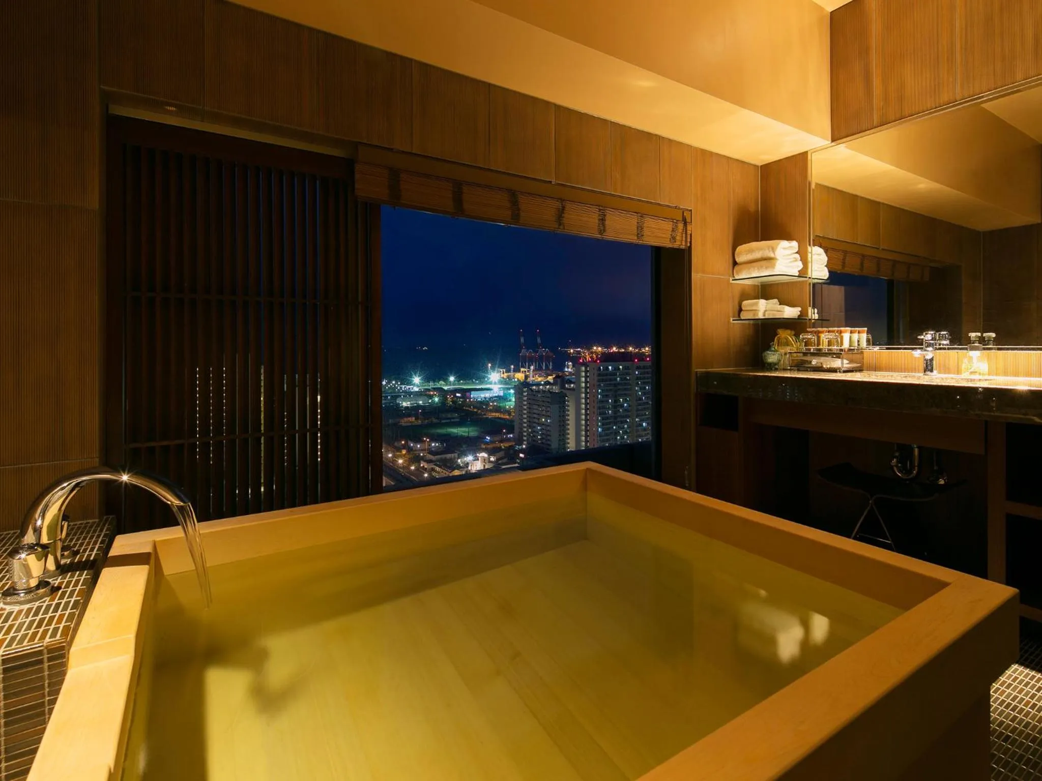 Hot Tub in Kobe Bay Sheraton Hotel & Towers