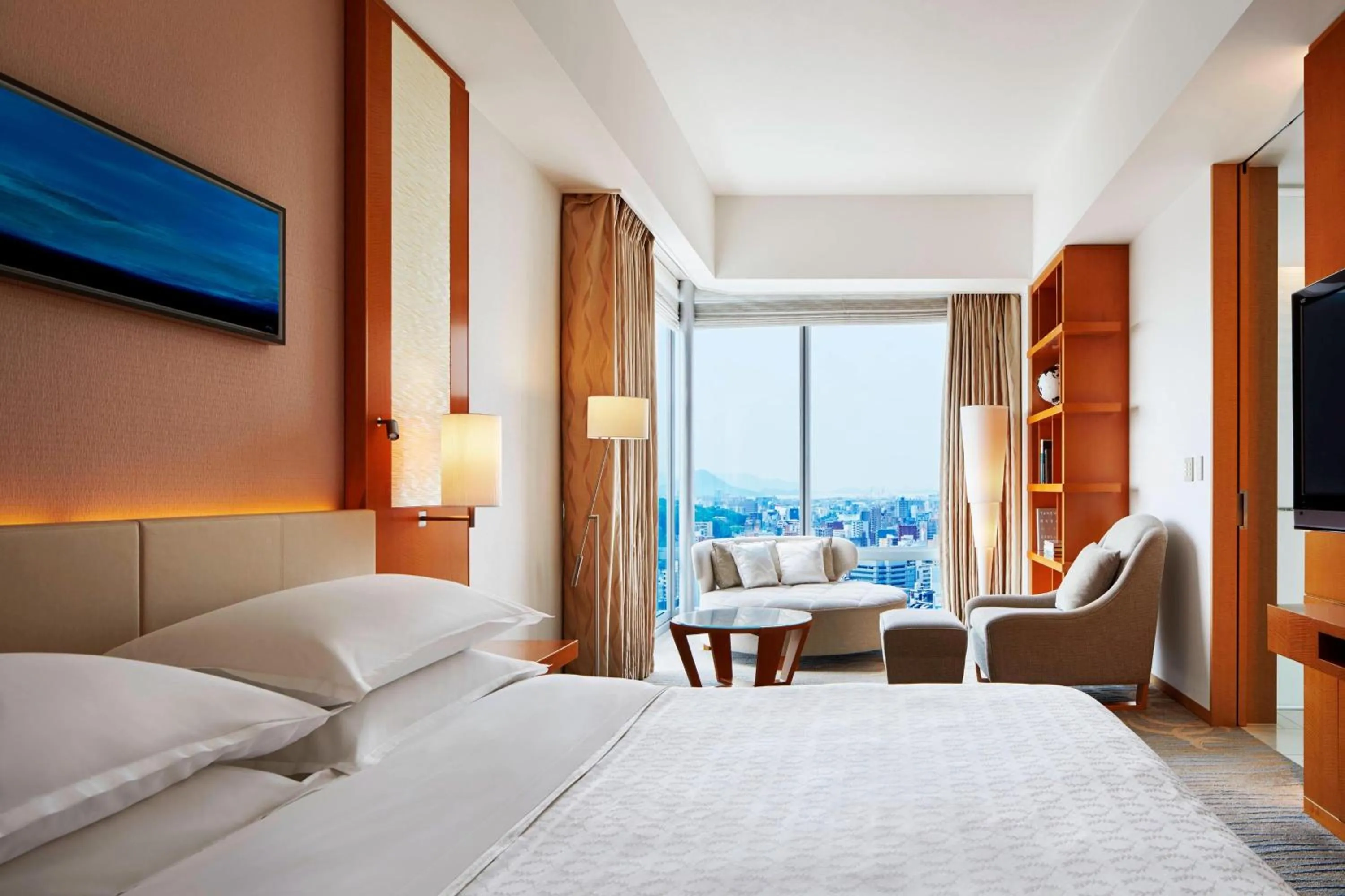 Photo of the whole room, Bed in Sheraton Grand Hiroshima Hotel