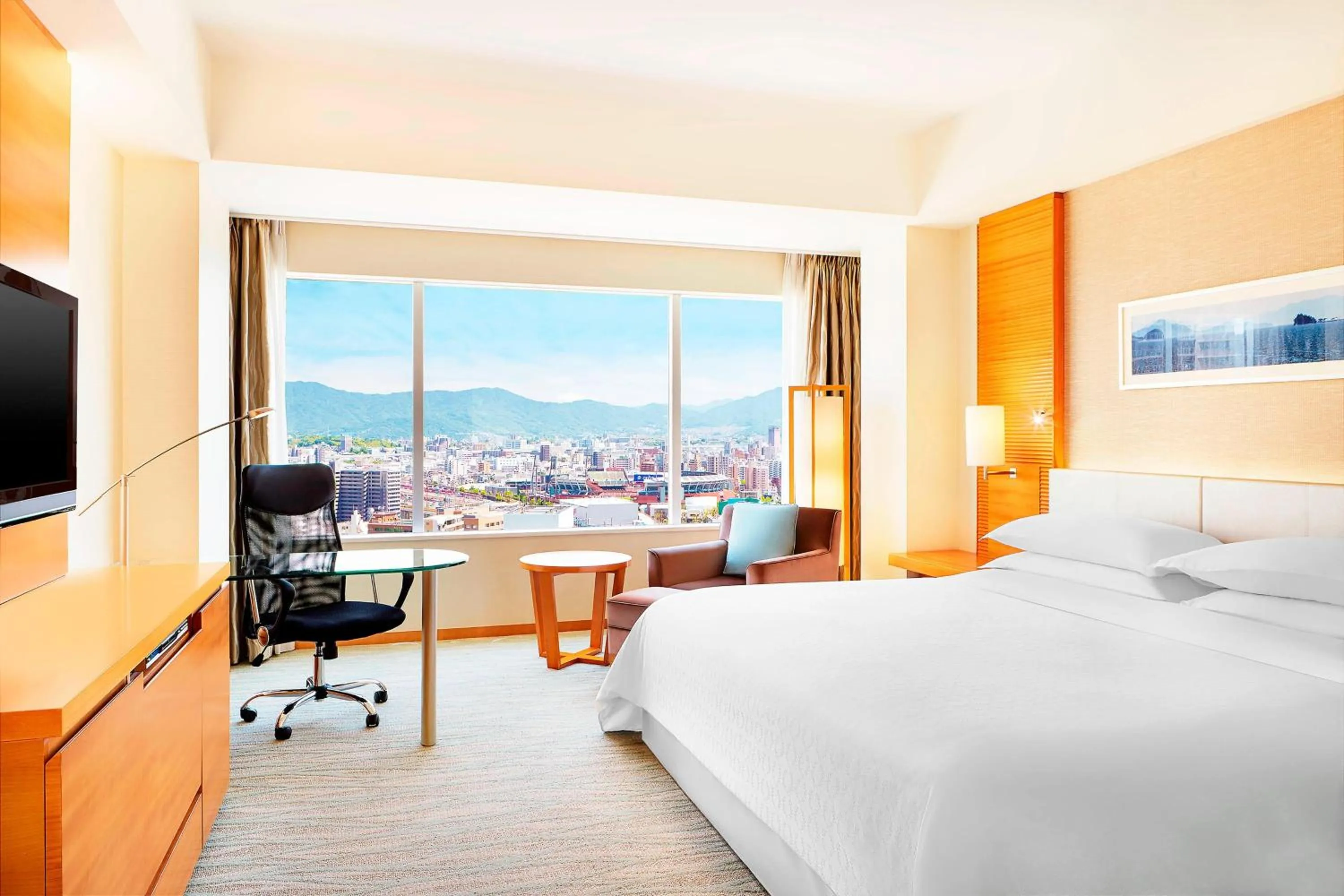 Photo of the whole room, Bed in Sheraton Grand Hiroshima Hotel