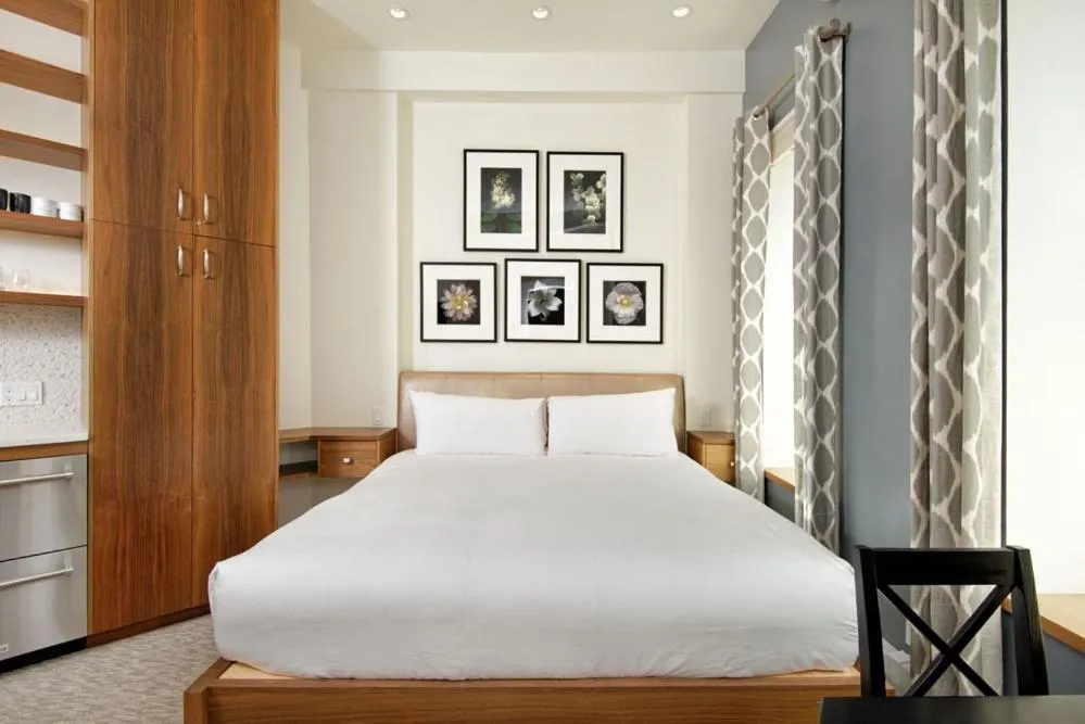 Bed in Independence Square 212, Studio with Beautiful Finishes. A+ Location in Downtown Aspen