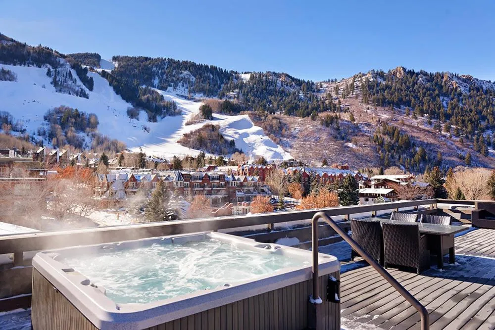 Winter in Independence Square 203, Stunning Suite w/ Great Views of Downtown Aspen