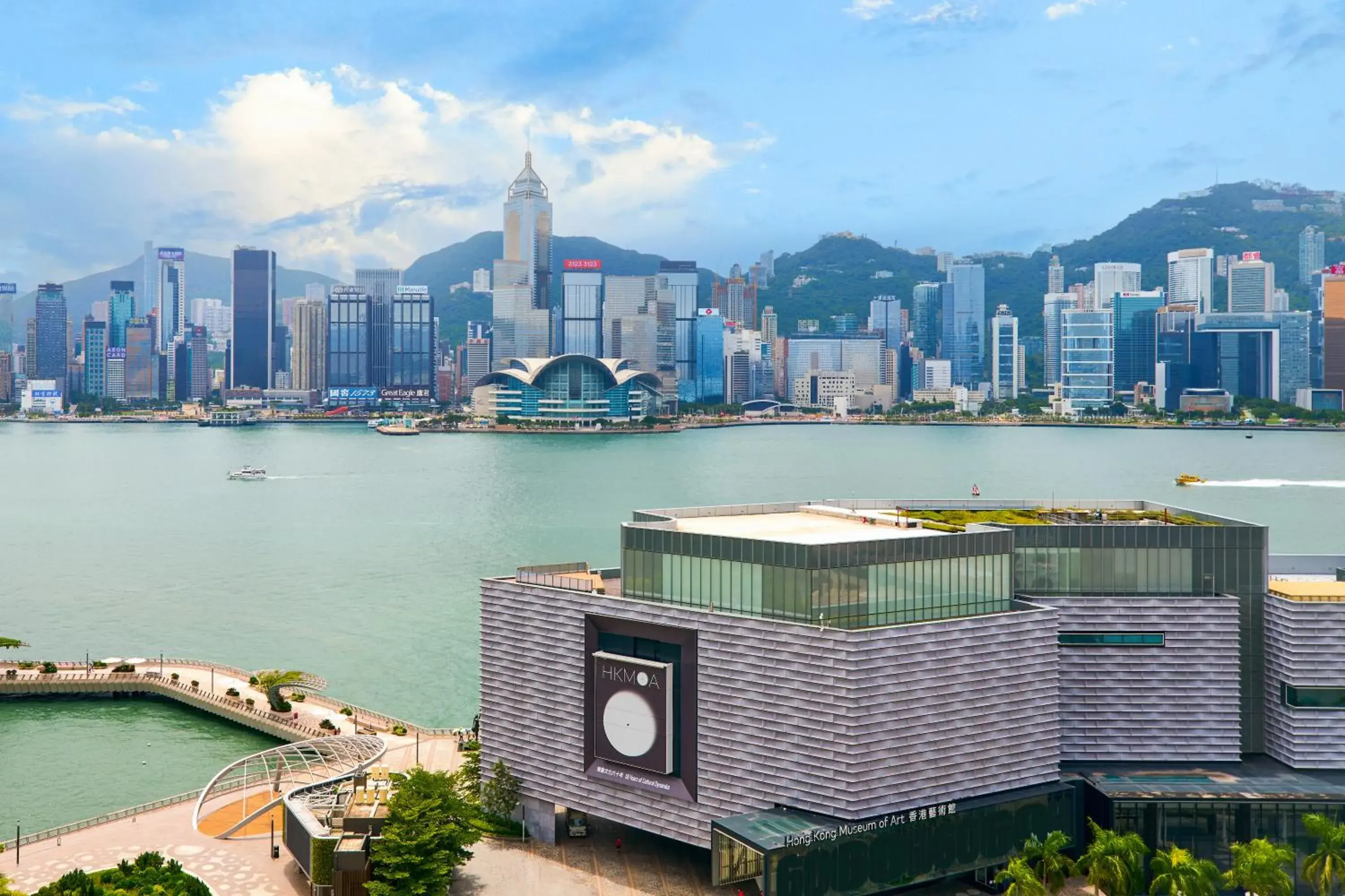 Large King Room with Harbor View in Sheraton Hong Kong Hotel & Towers Large King Room with Harbor View in Sheraton Hong Kong Hotel & Towers