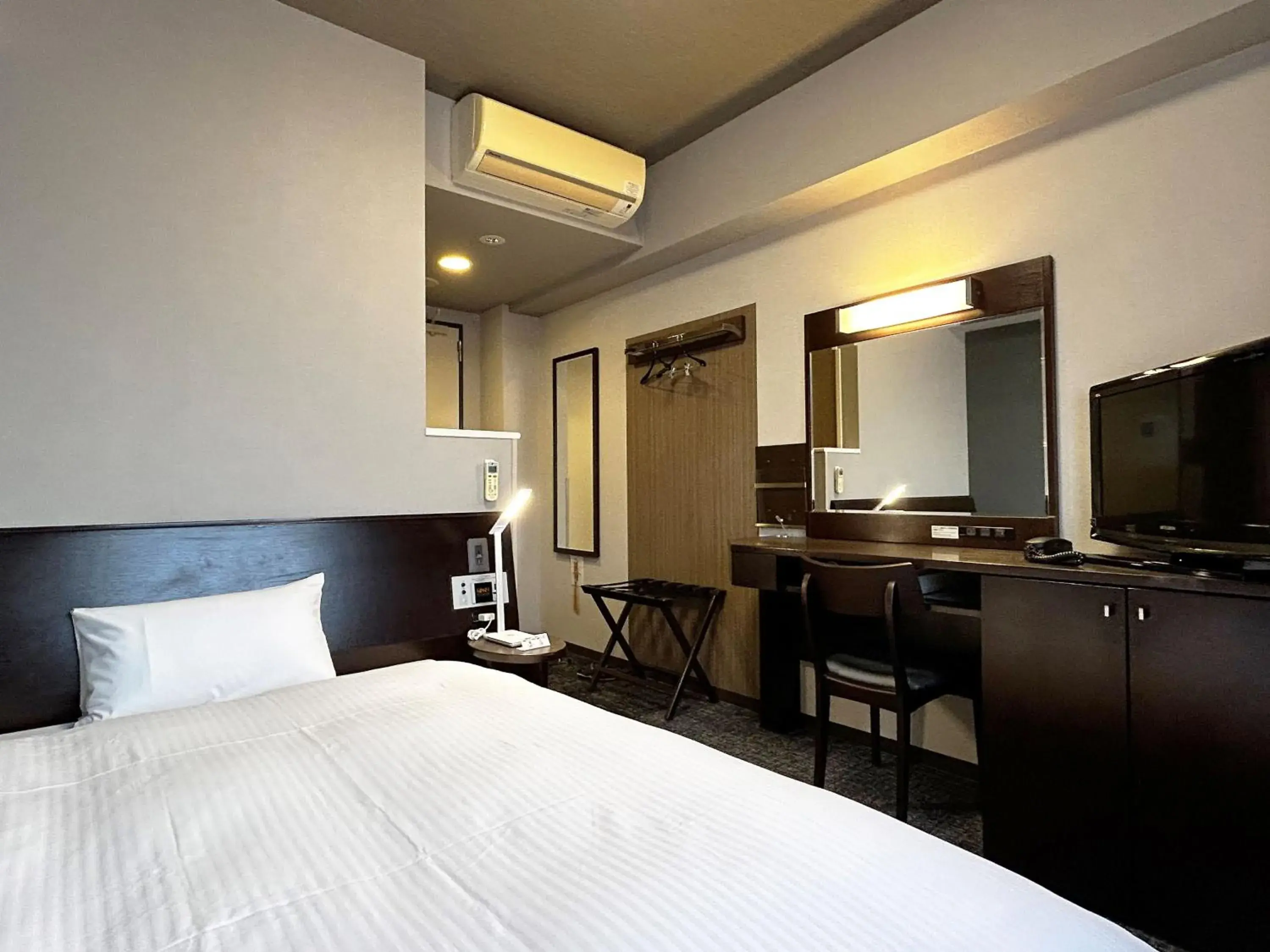 Single Room - single occupancy - High Floor - Non-Smoking in Hotel Route-Inn Marugame Single Room - single occupancy - High Floor - Non-Smoking in Hotel Route-Inn Marugame