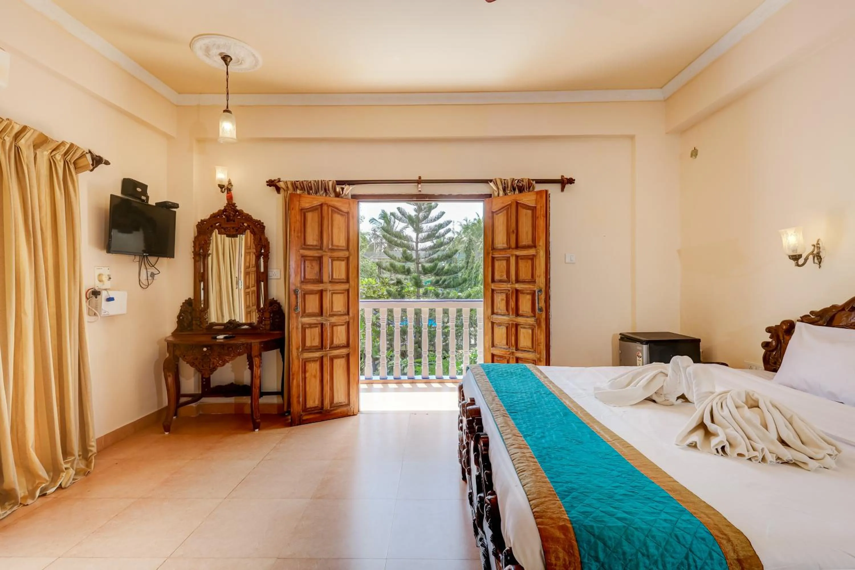 Bed in Mayflower Beach Resort