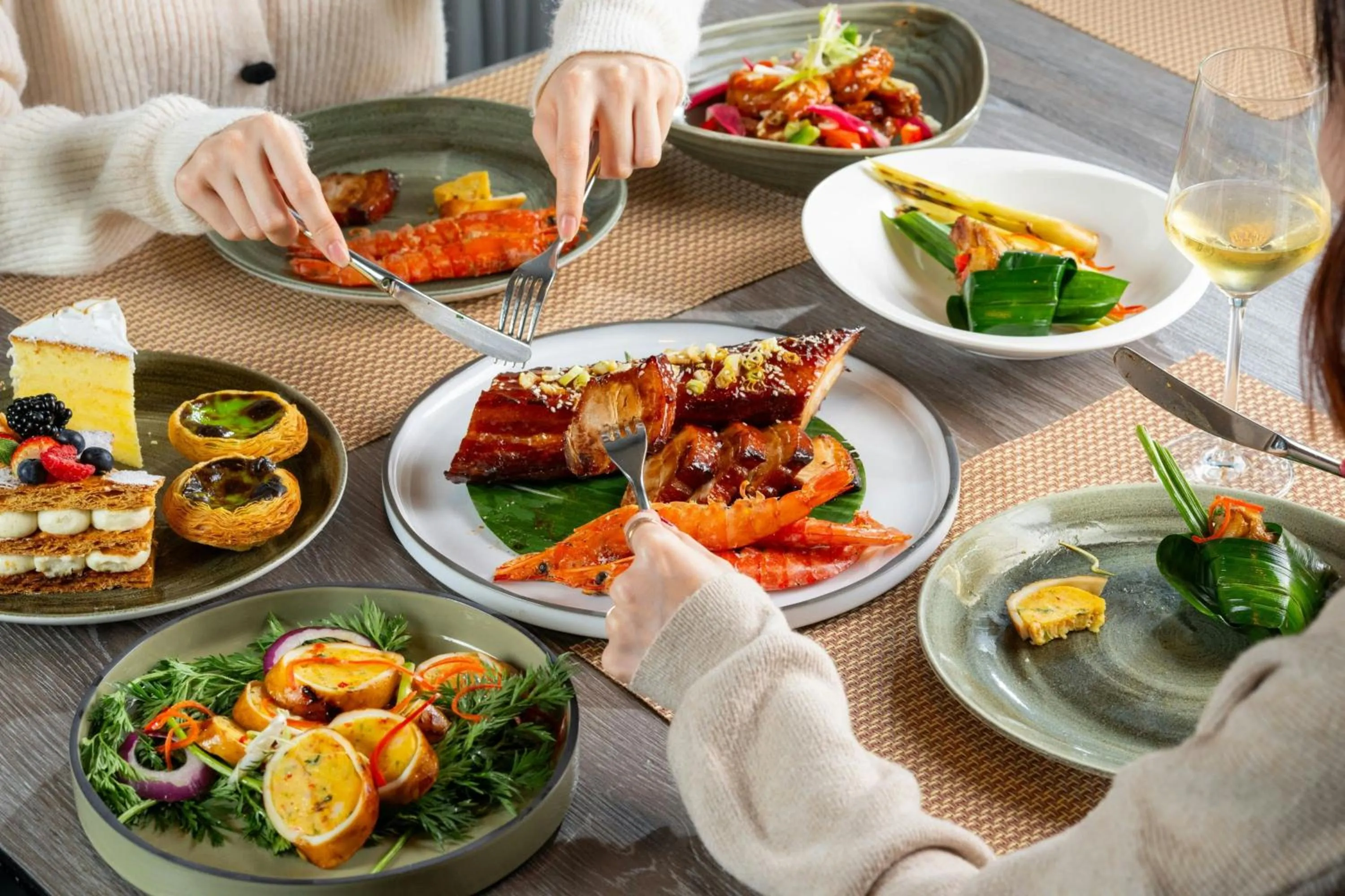 Kitchen or kitchenette in W Hong Kong