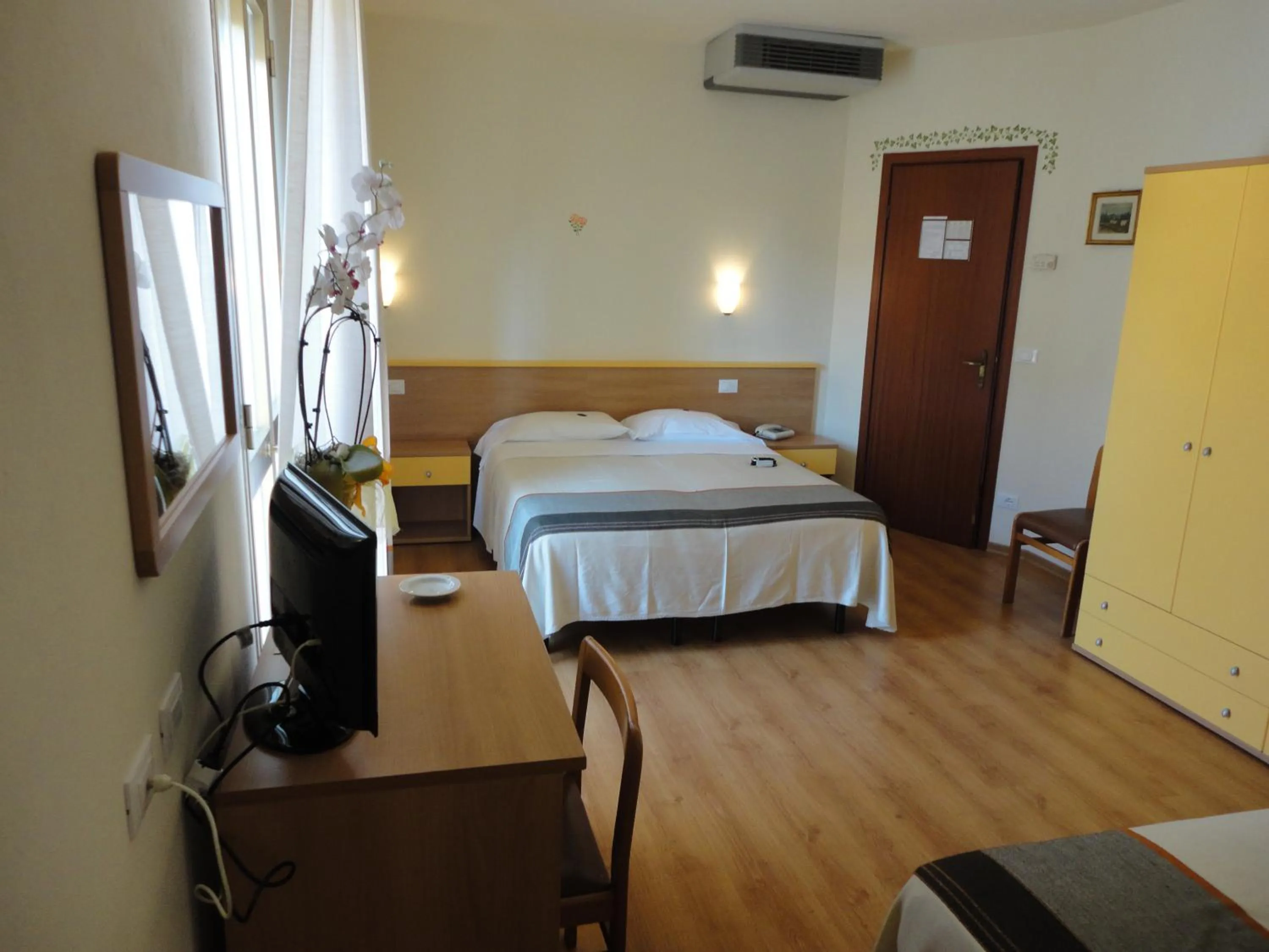 Photo of the whole room, Bed in Hotel Mariani