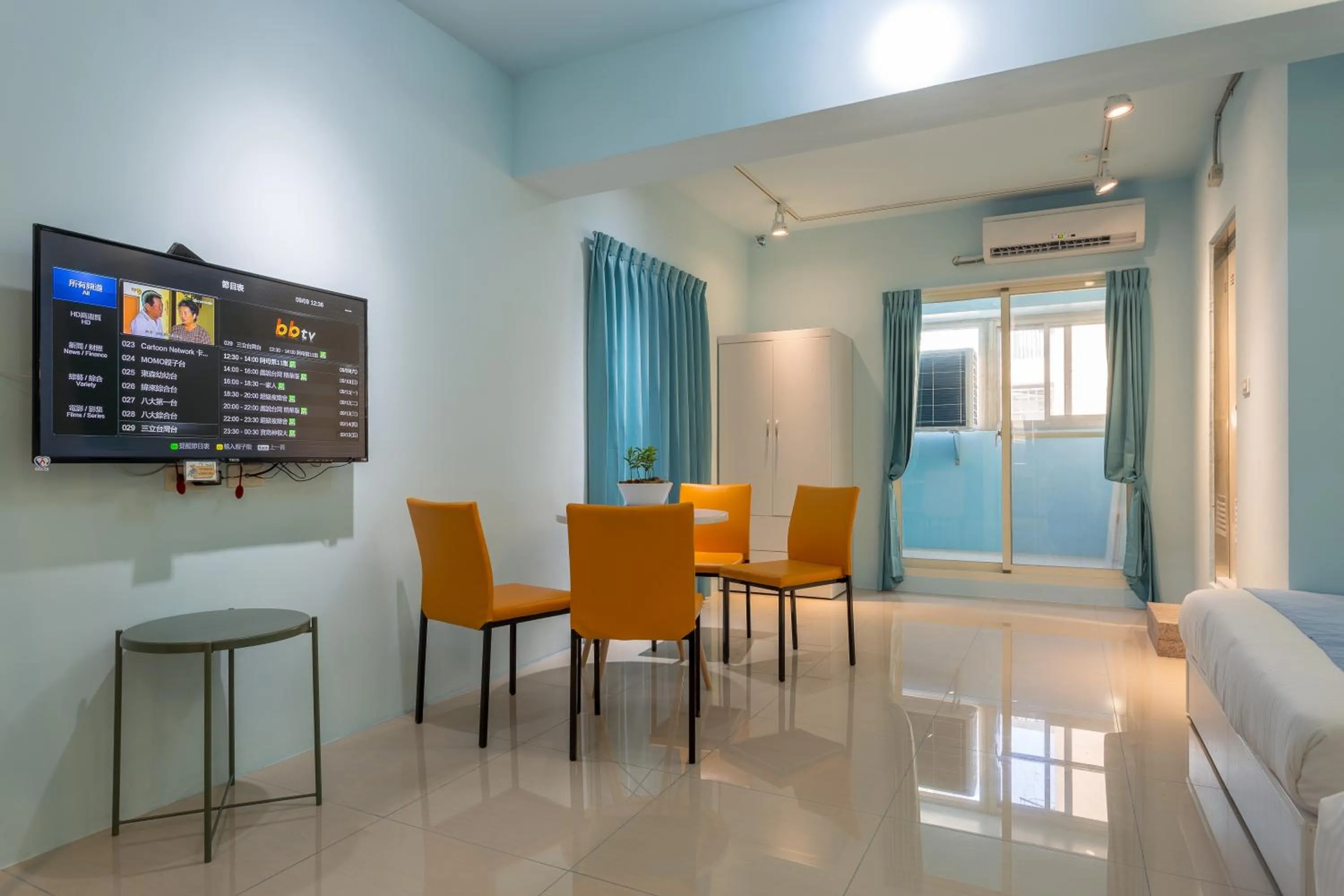 TV and multimedia, TV/Entertainment Center in Kaohsiung I Hi Hotel