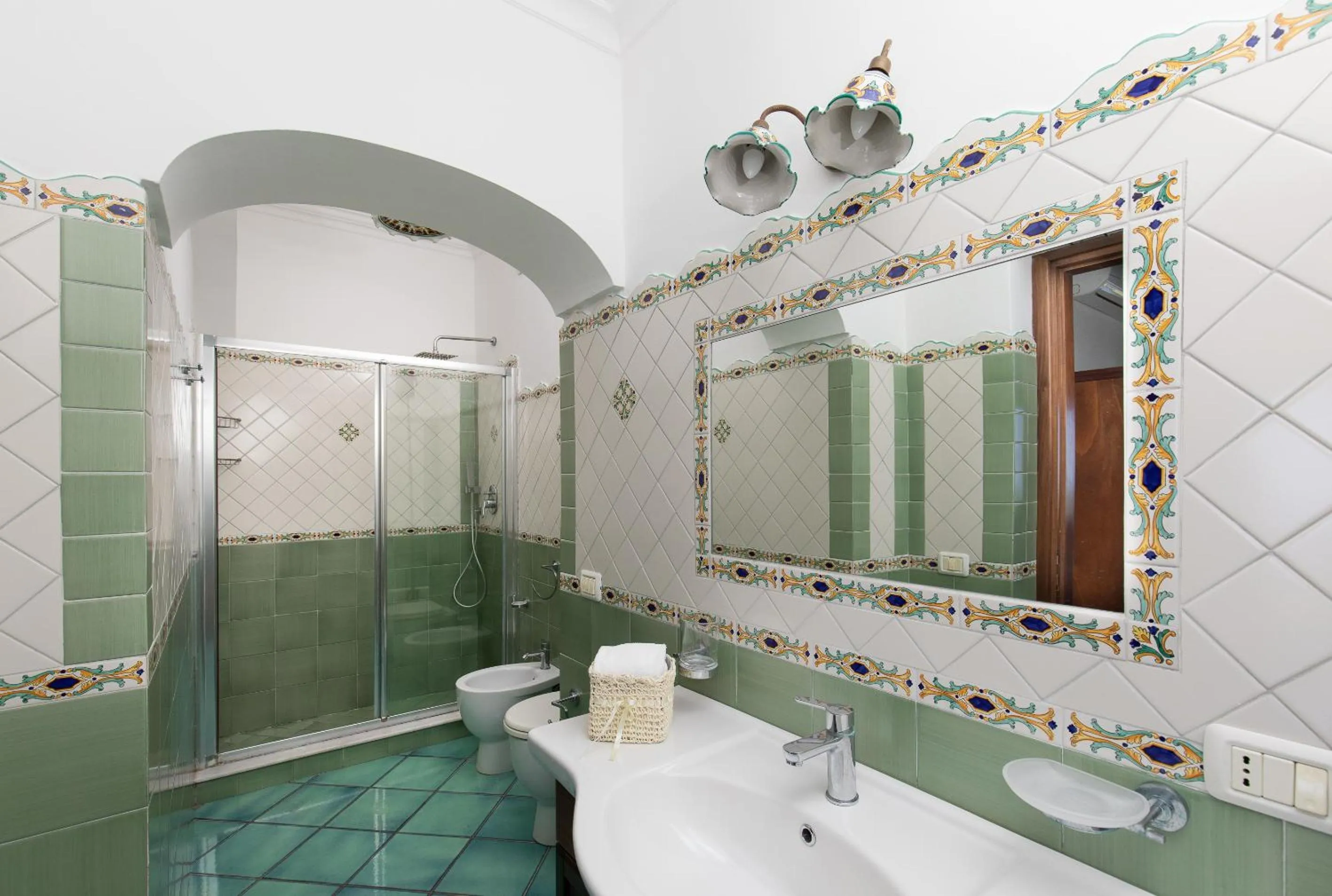 Shower in Monte Solaro Bed & Breakfast