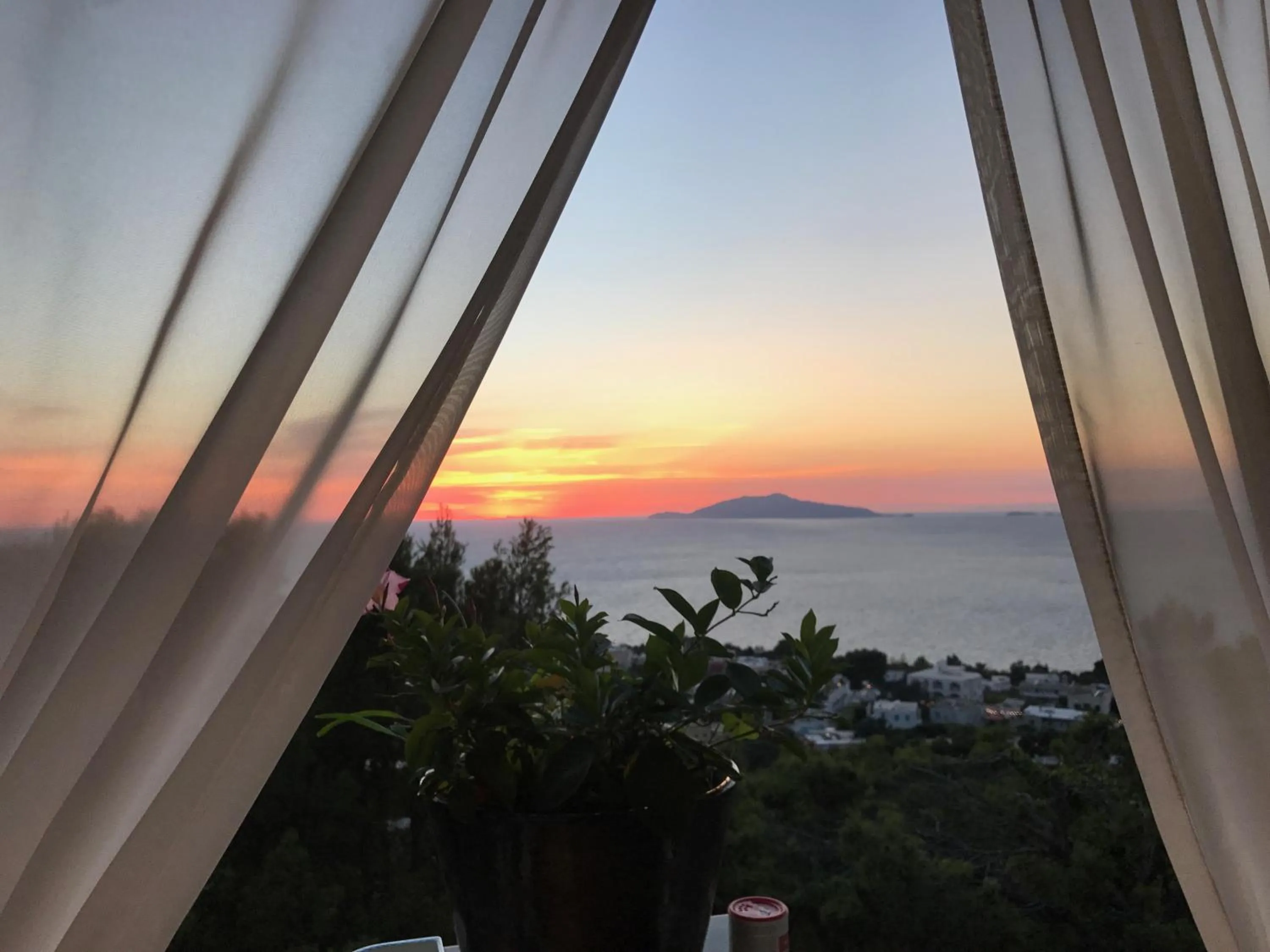 Sunset in Monte Solaro Bed & Breakfast