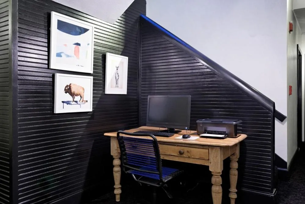 Business facilities in Independence Square 311, Best Location! Hotel Room with Rooftop Hot Tub in Aspen