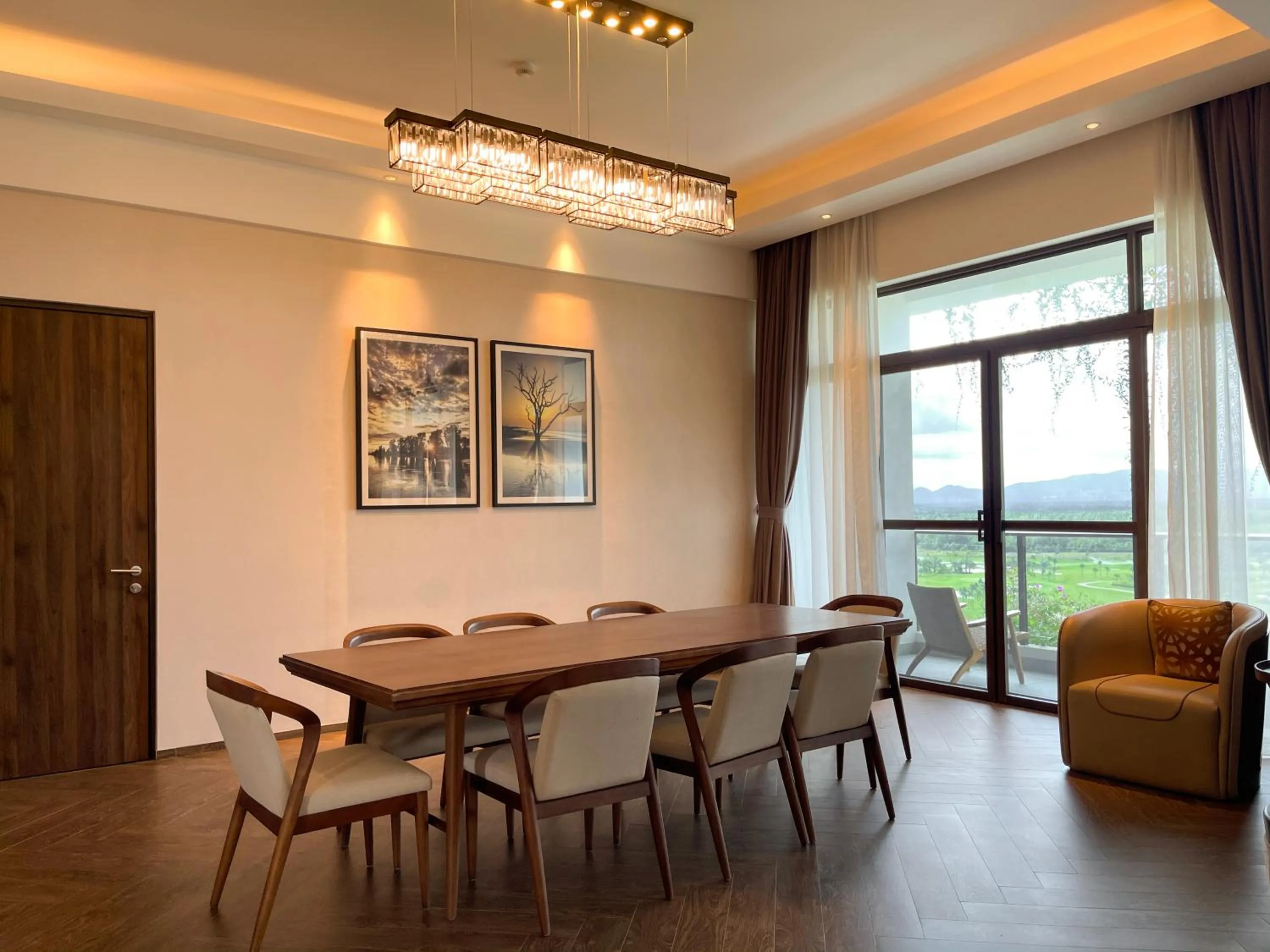 Dining area in Forest City Golf Hotel