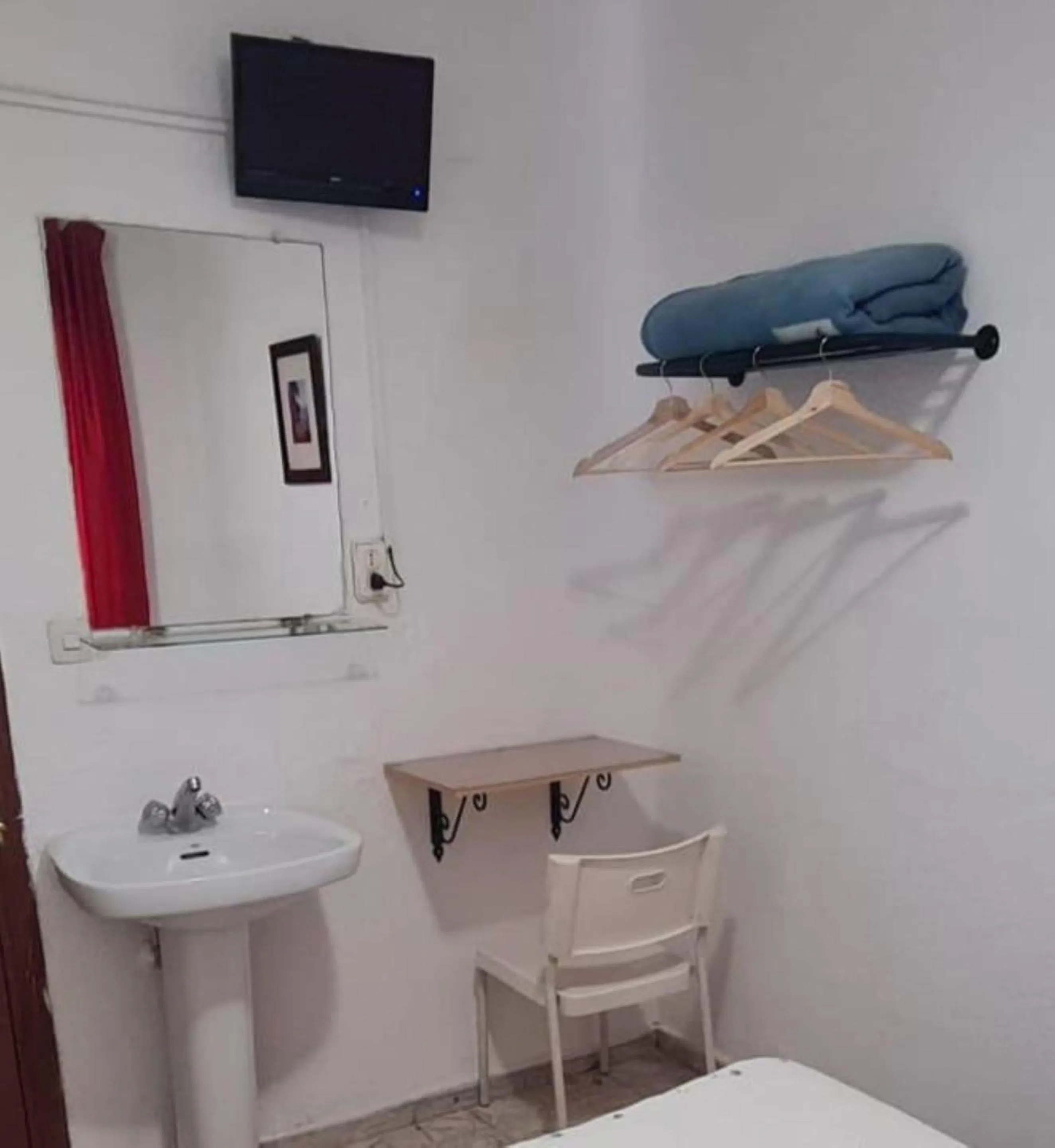 Photo of the whole room, Bed in Pensión Rivera