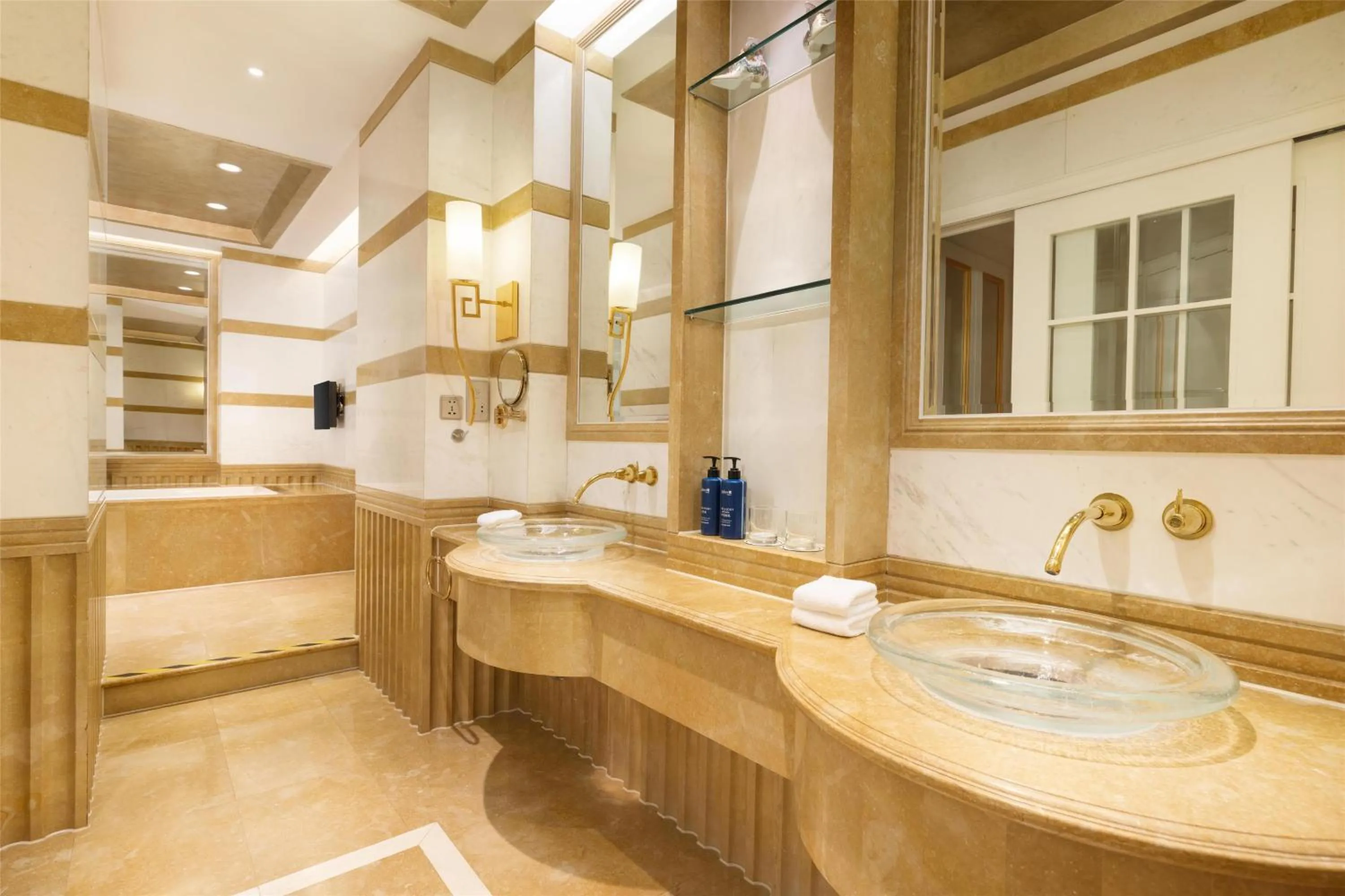 Bathroom in Radisson Blu Hotel Shanghai New World