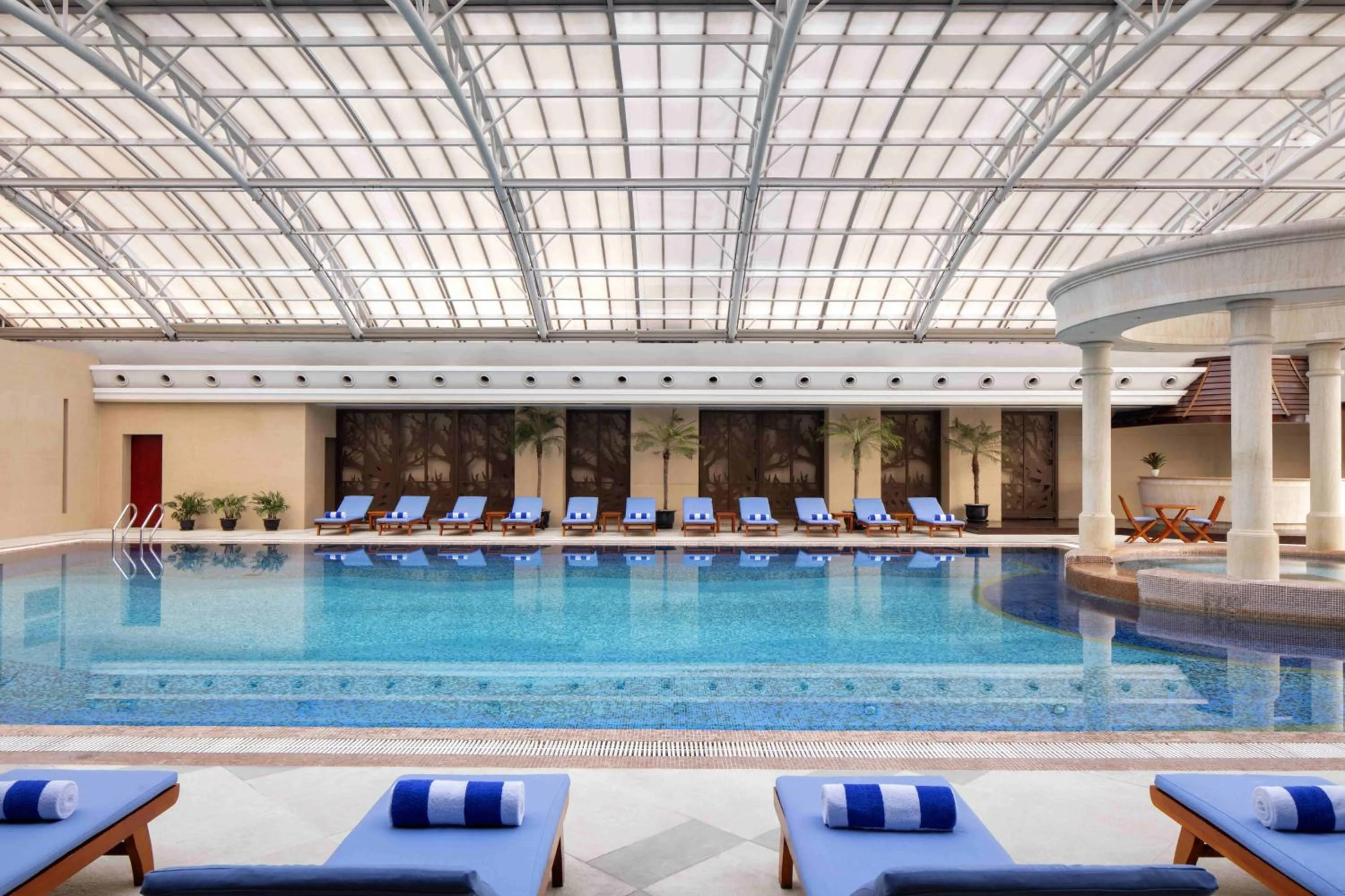 Swimming pool in Radisson Blu Hotel Shanghai New World