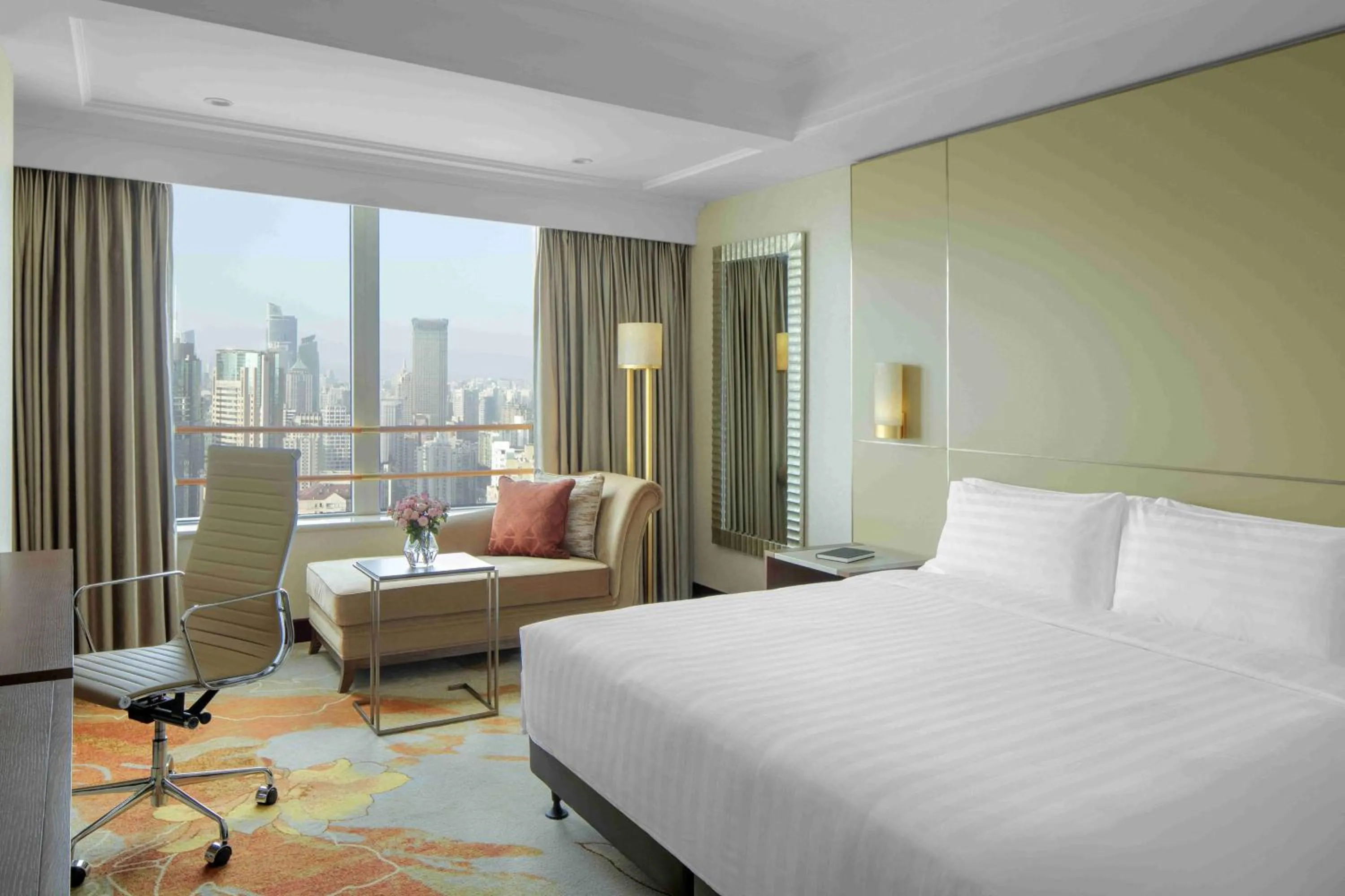 Photo of the whole room, Bed in Radisson Blu Hotel Shanghai New World