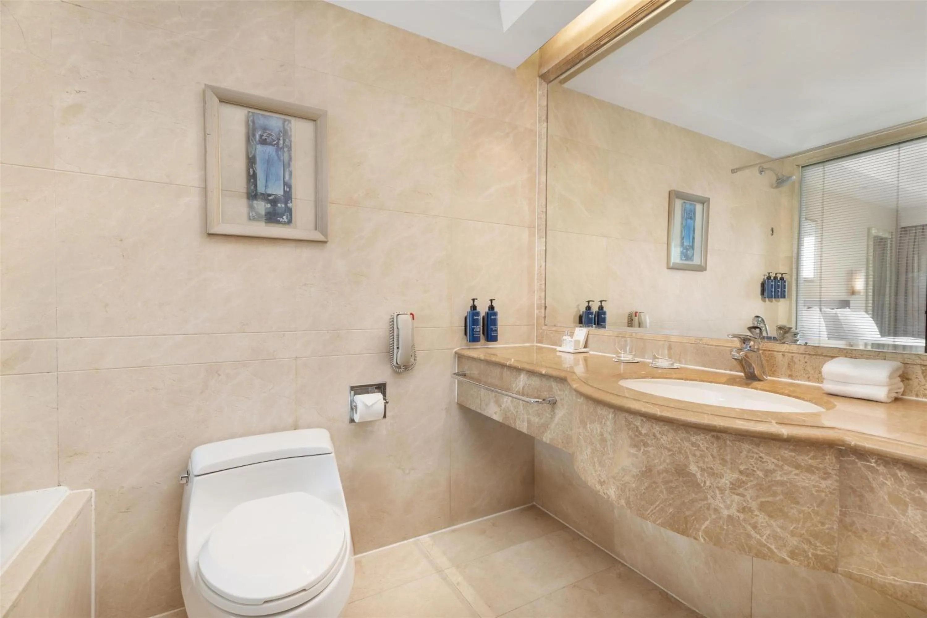 Bathroom in Radisson Blu Hotel Shanghai New World