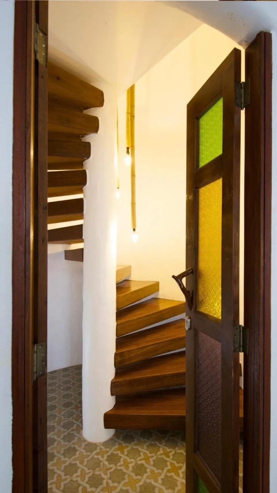 Facade/entrance, Bed in Koh Tao Cabana