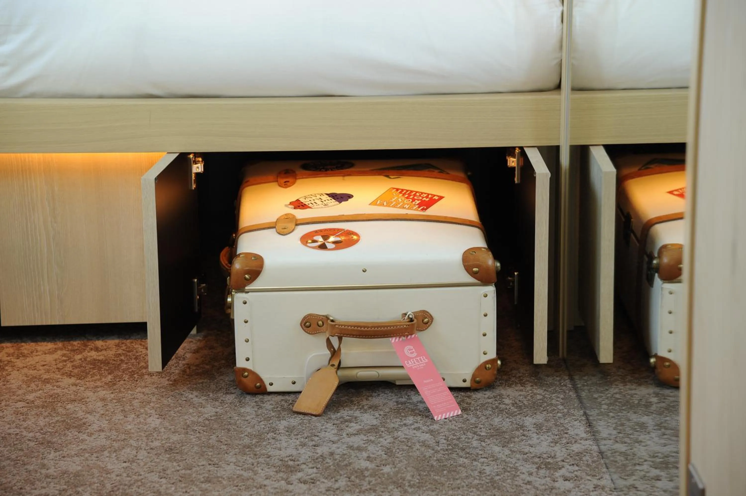 Photo of the whole room in CAFETEL Kyoto Sanjo for Ladies