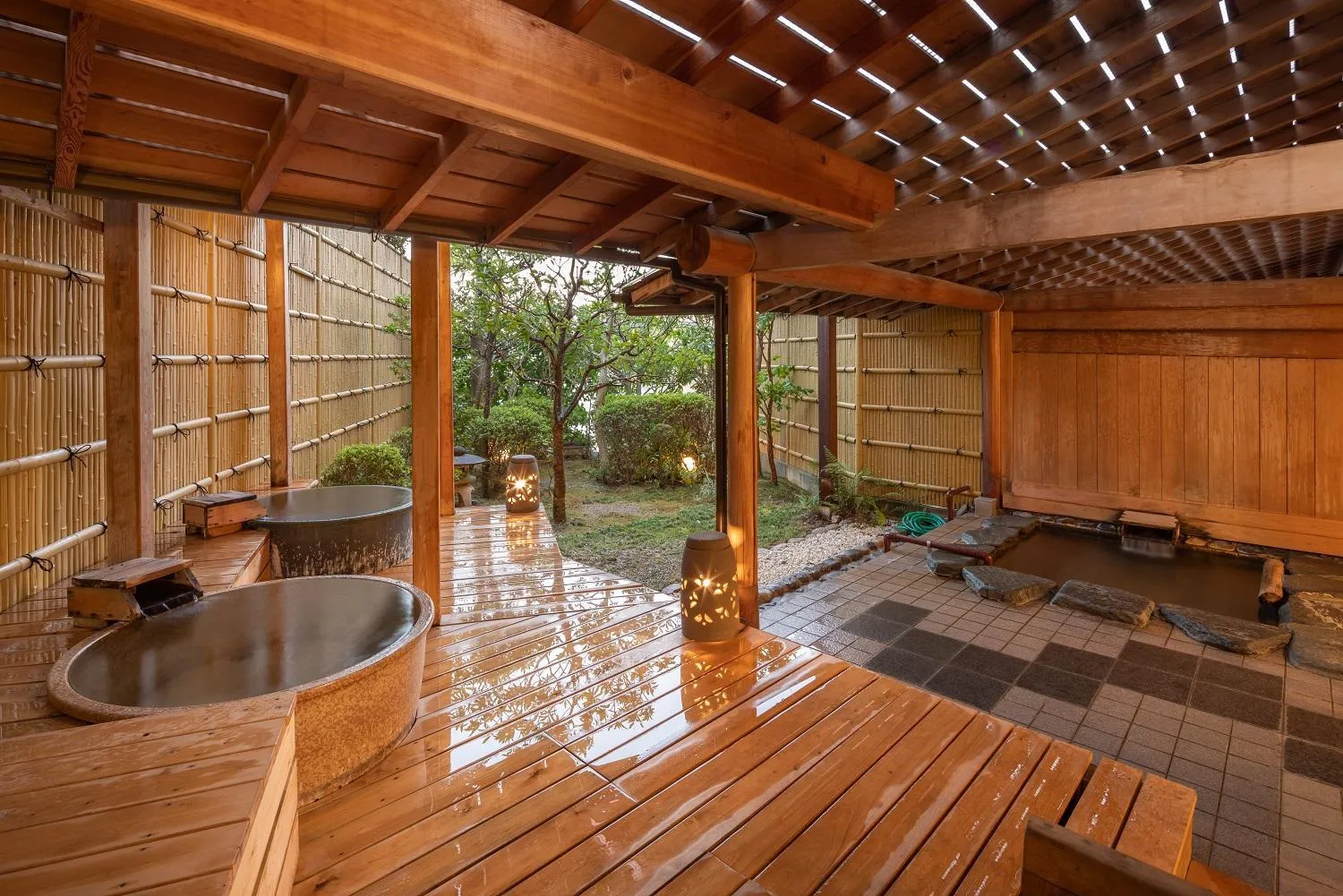 Hot Spring Bath in Sansuikan Kinryu