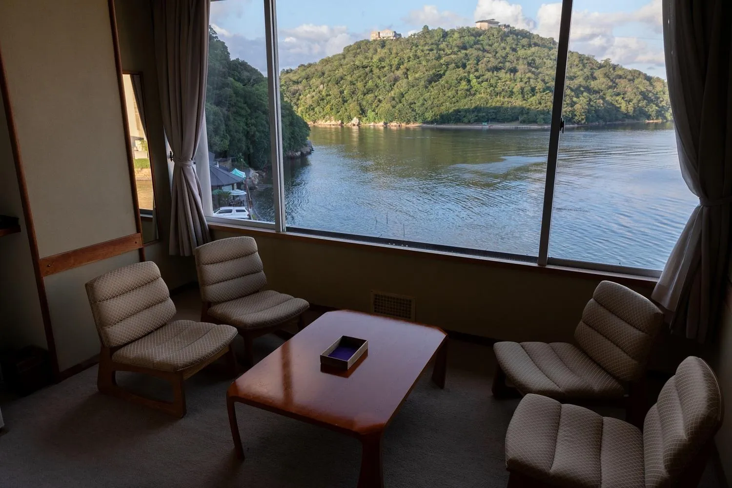 Lake view in Sansuikan Kinryu