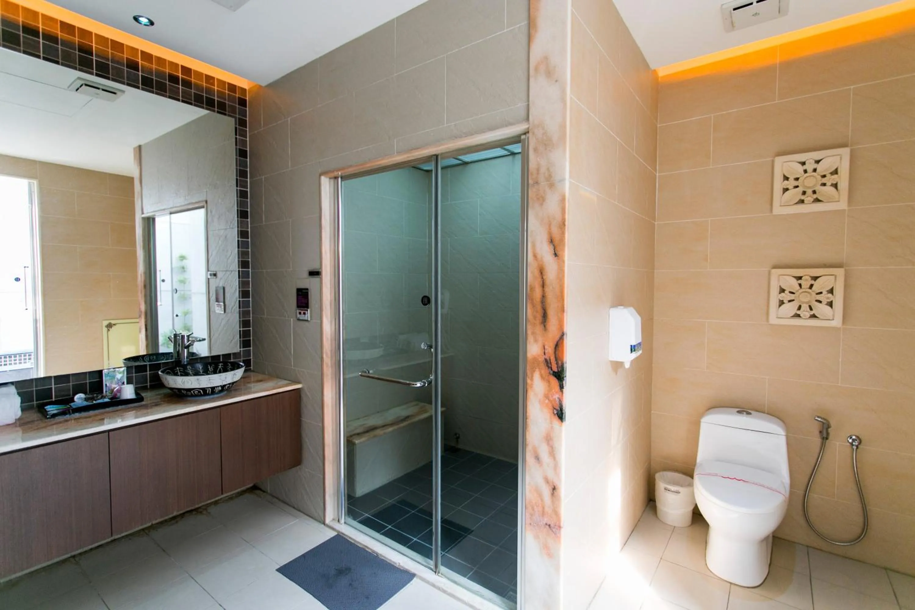 Bathroom in Zhen 13 Villa Motel