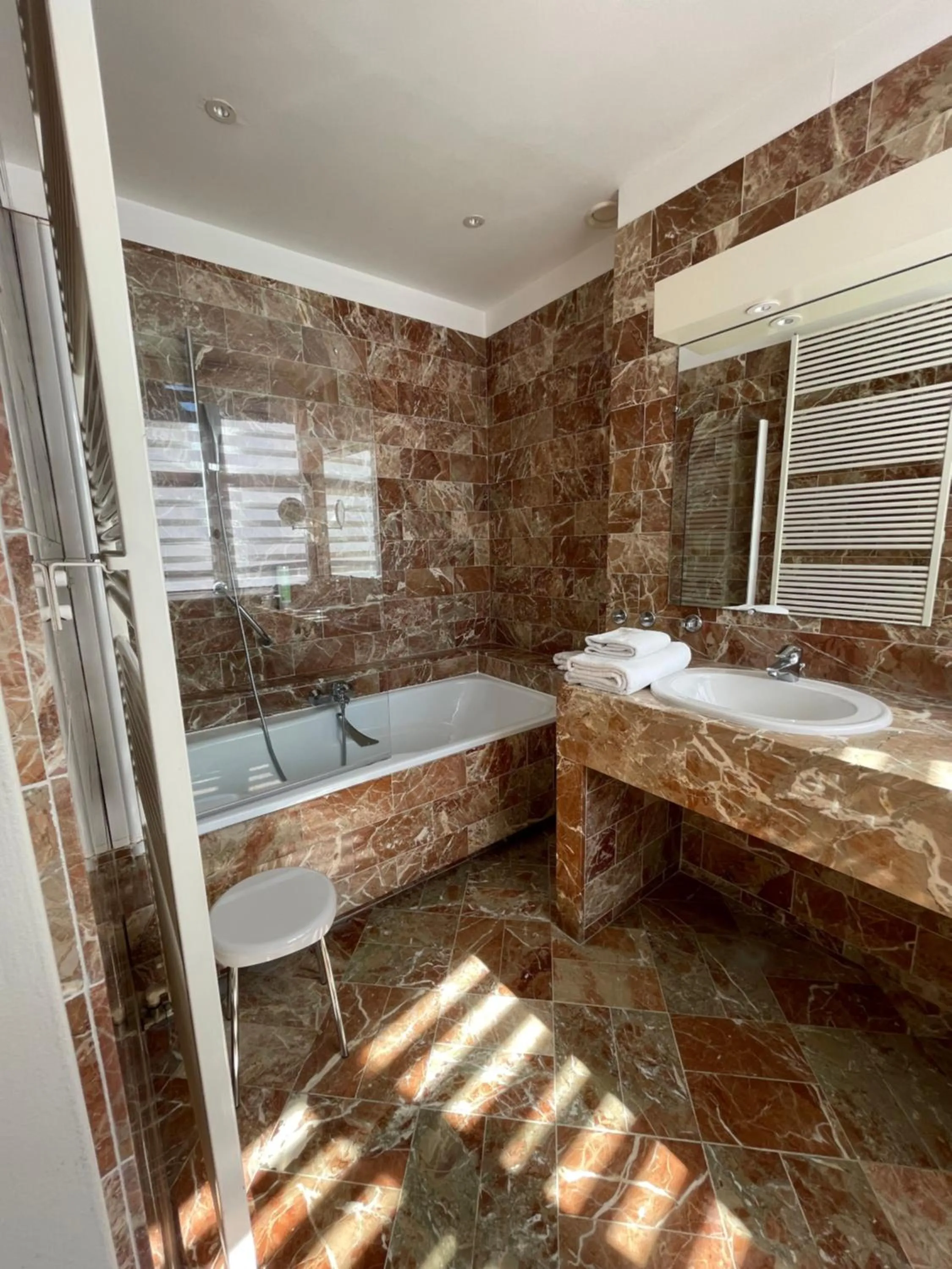Bathroom, Bed in Hapimag Château de Chabenet