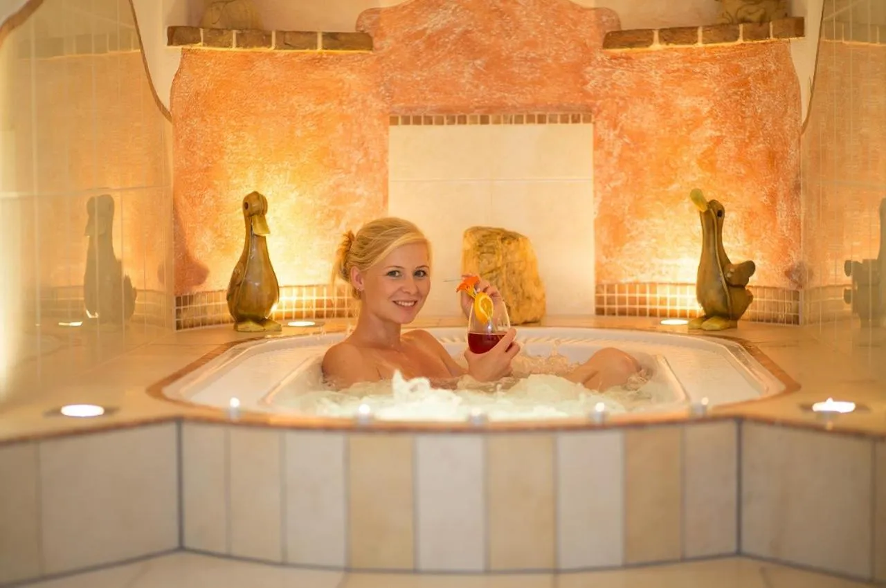 Hot Tub in Hotel Sporthof Austria