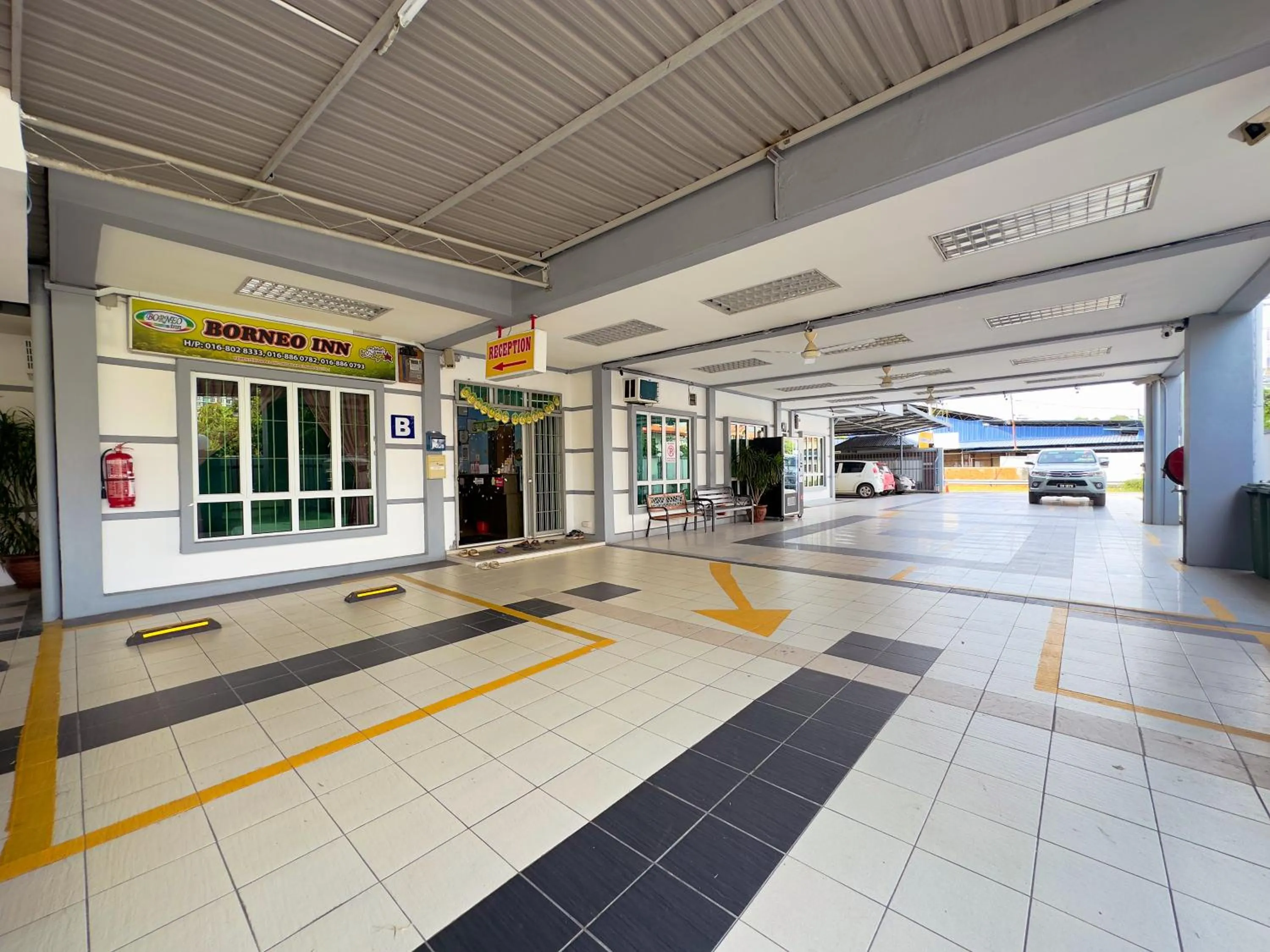 Facade/entrance in Borneo Inn