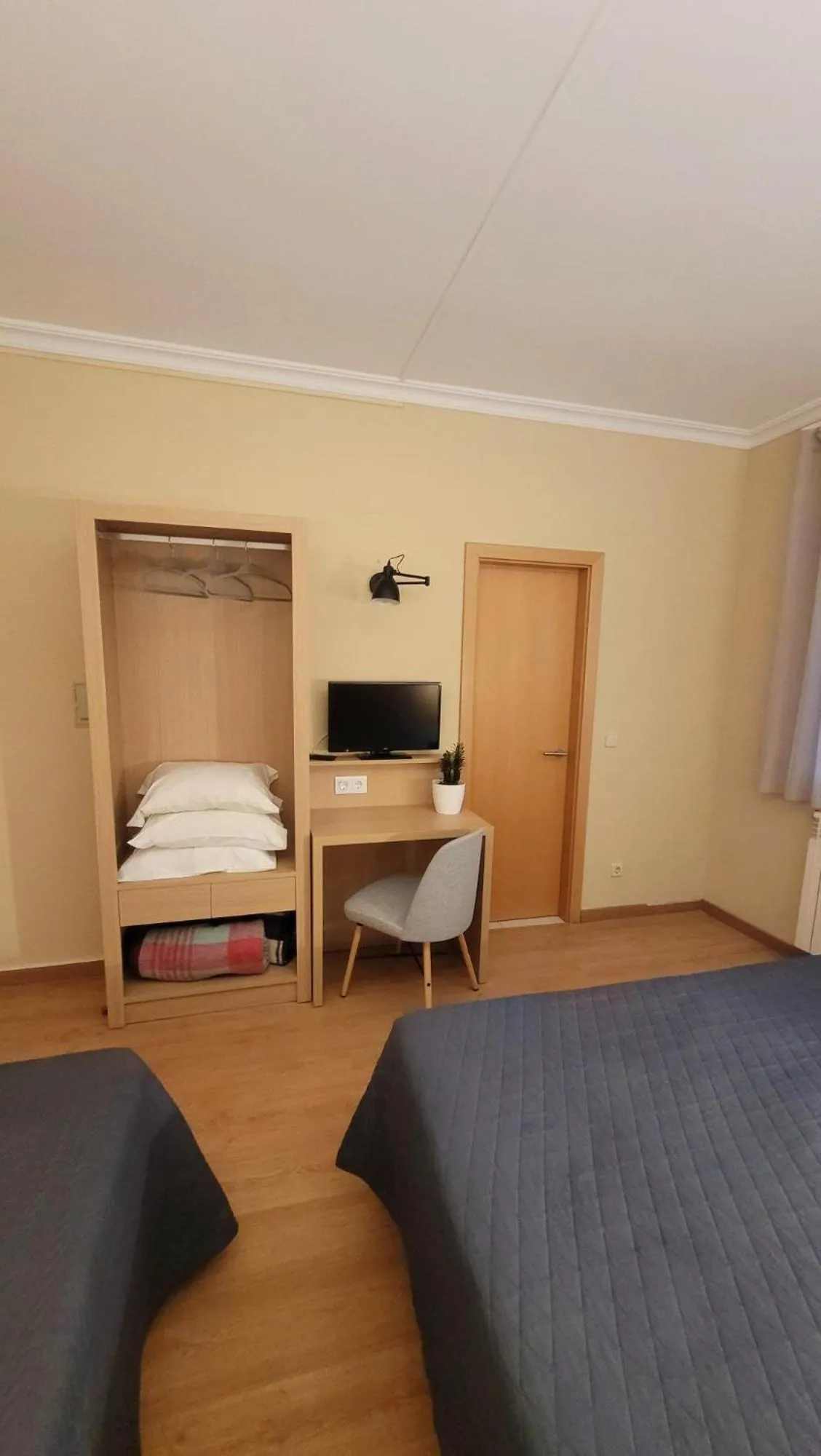 Bedroom, Bed in Ferrinho