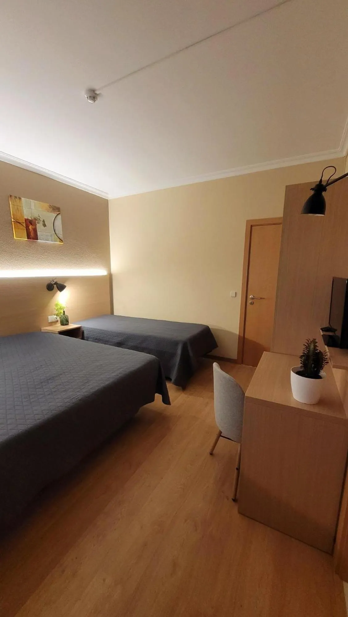 Bedroom, Bed in Ferrinho