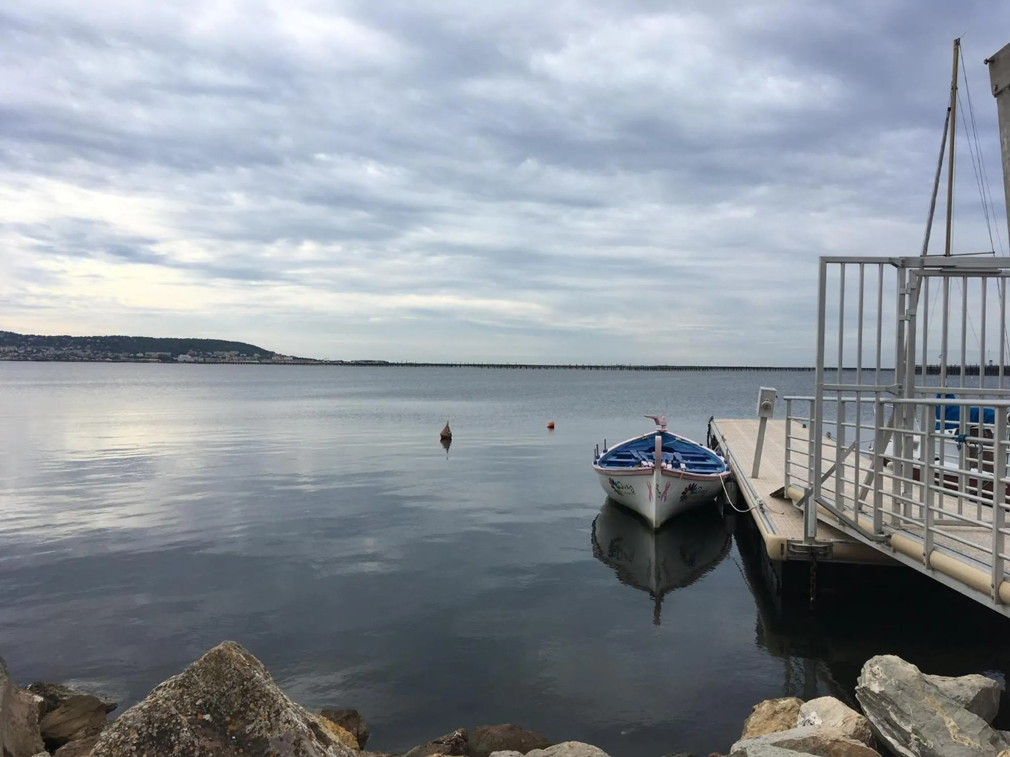Sea view in Bouzigues Suite Parentale Étang de Thau