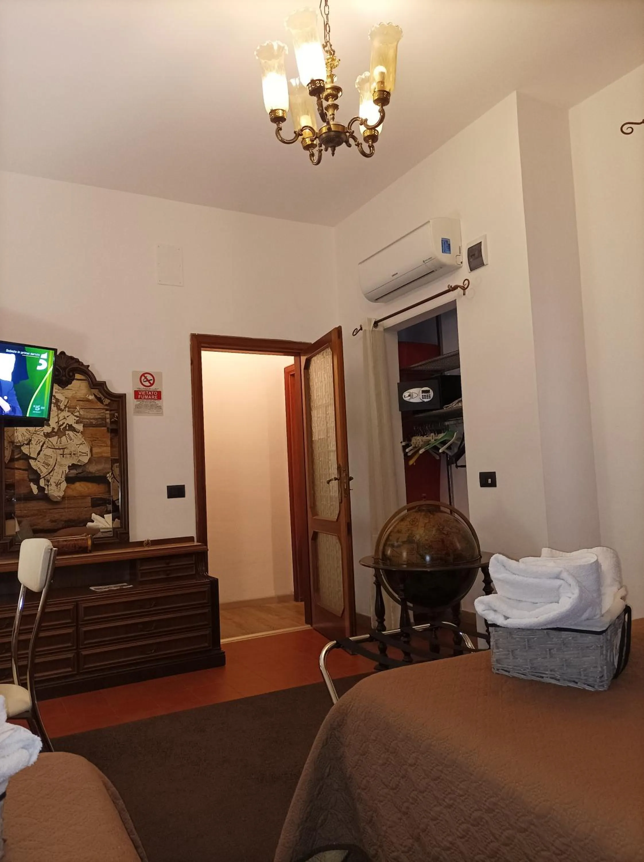 Photo of the whole room in B&B Centrum Palmi