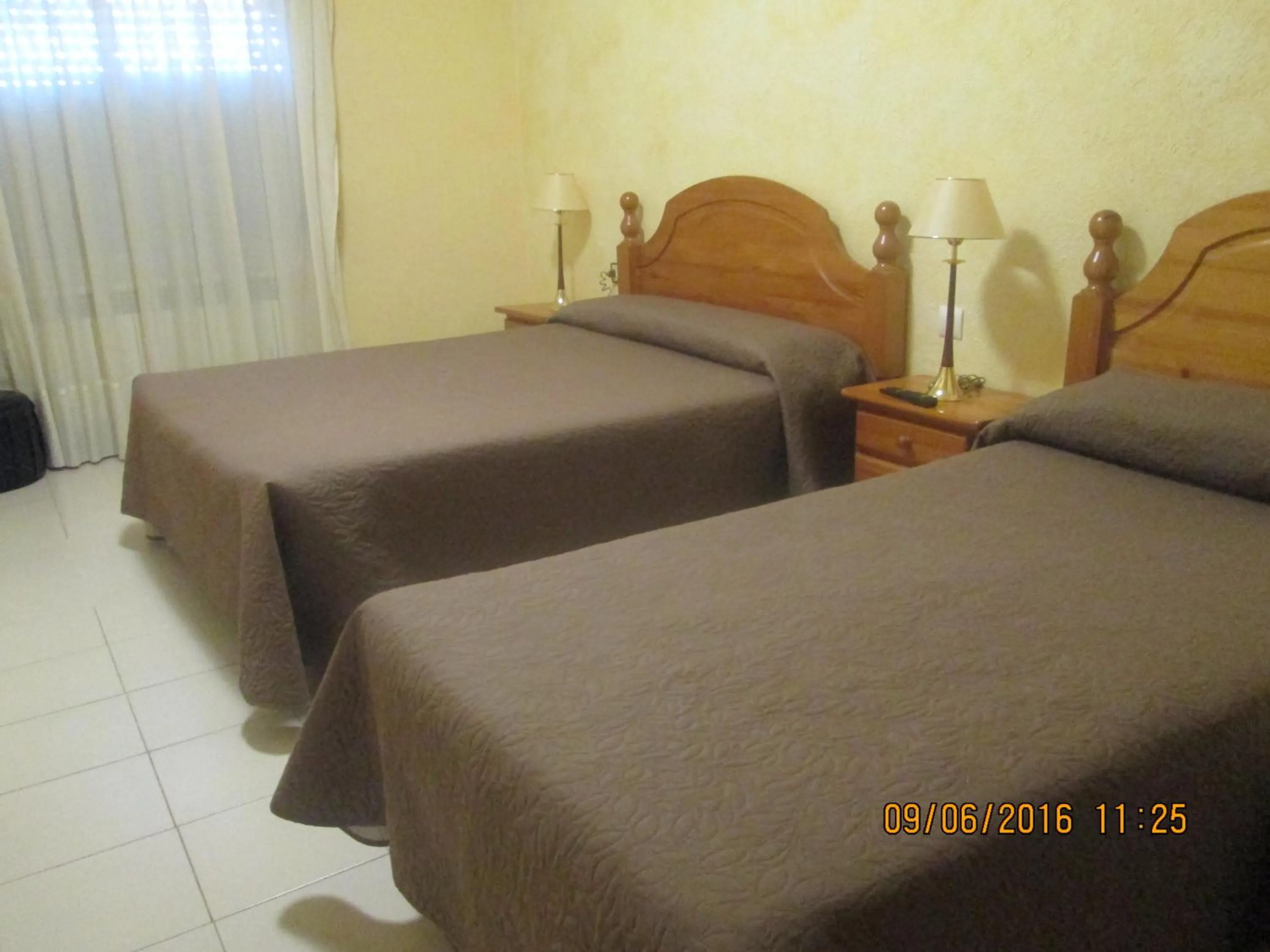 Bedroom, Bed in Hostal Avi Pep