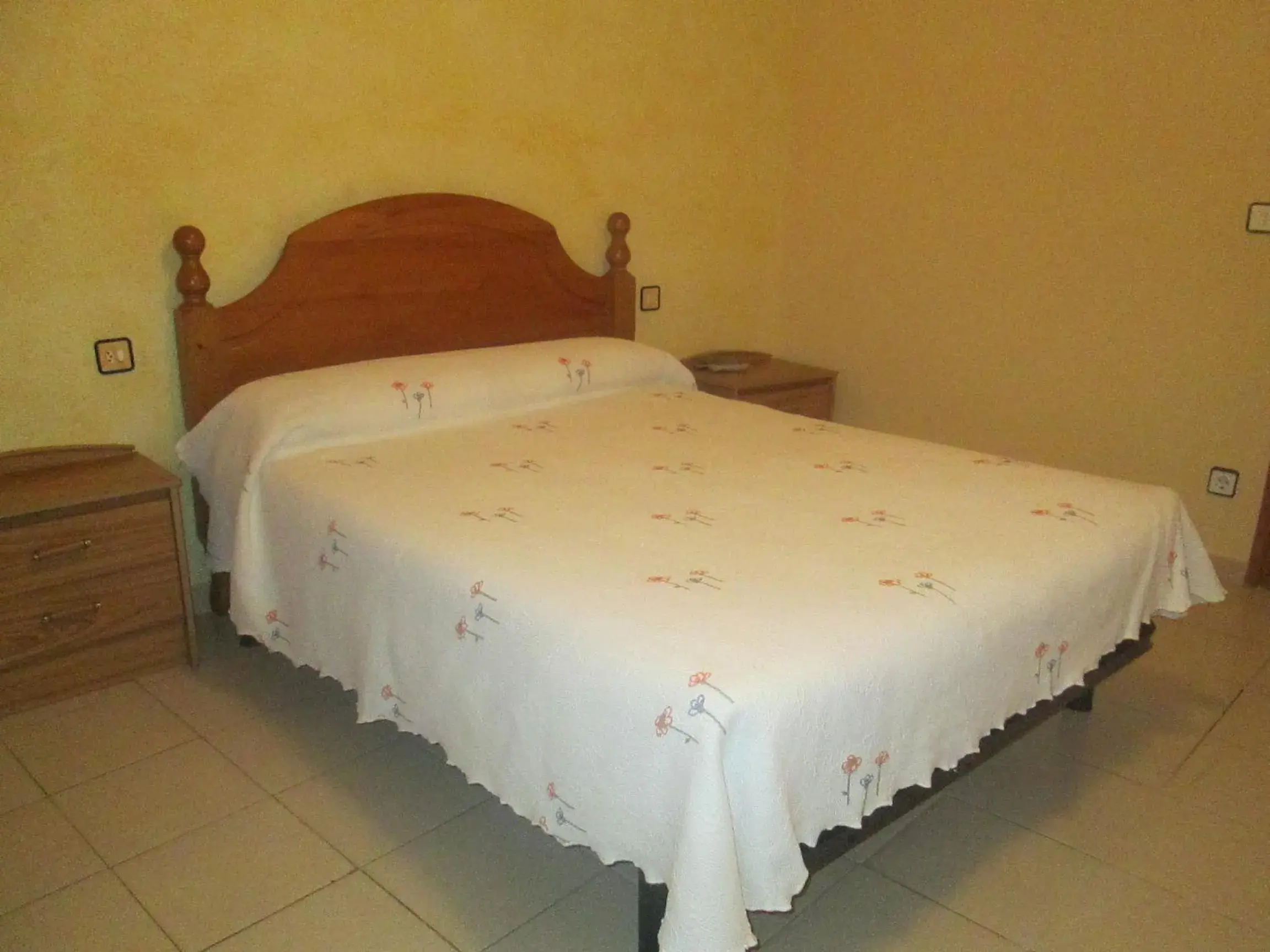 Double Room with Terrace in Hostal Avi Pep Double Room with Terrace in Hostal Avi Pep