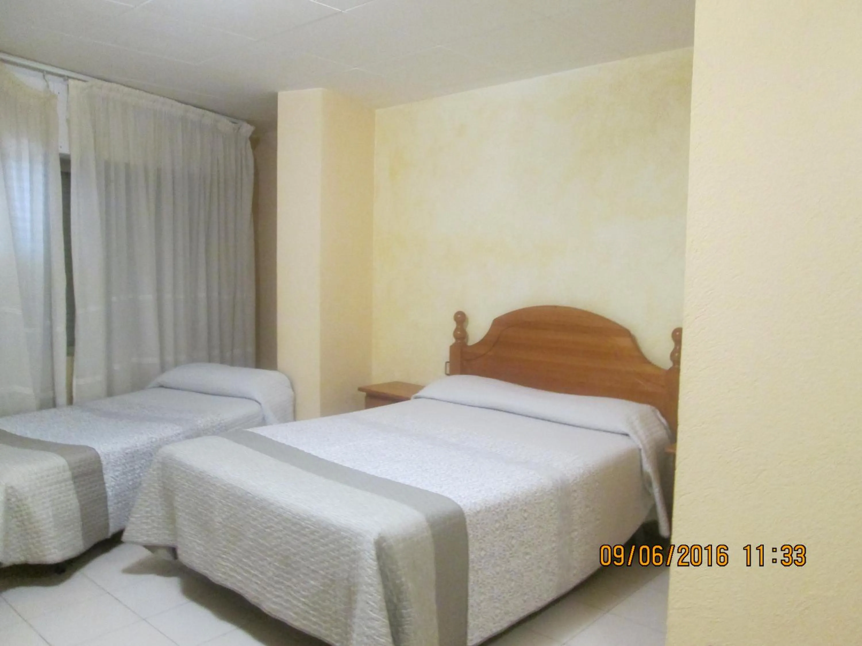 Bedroom, Bed in Hostal Avi Pep